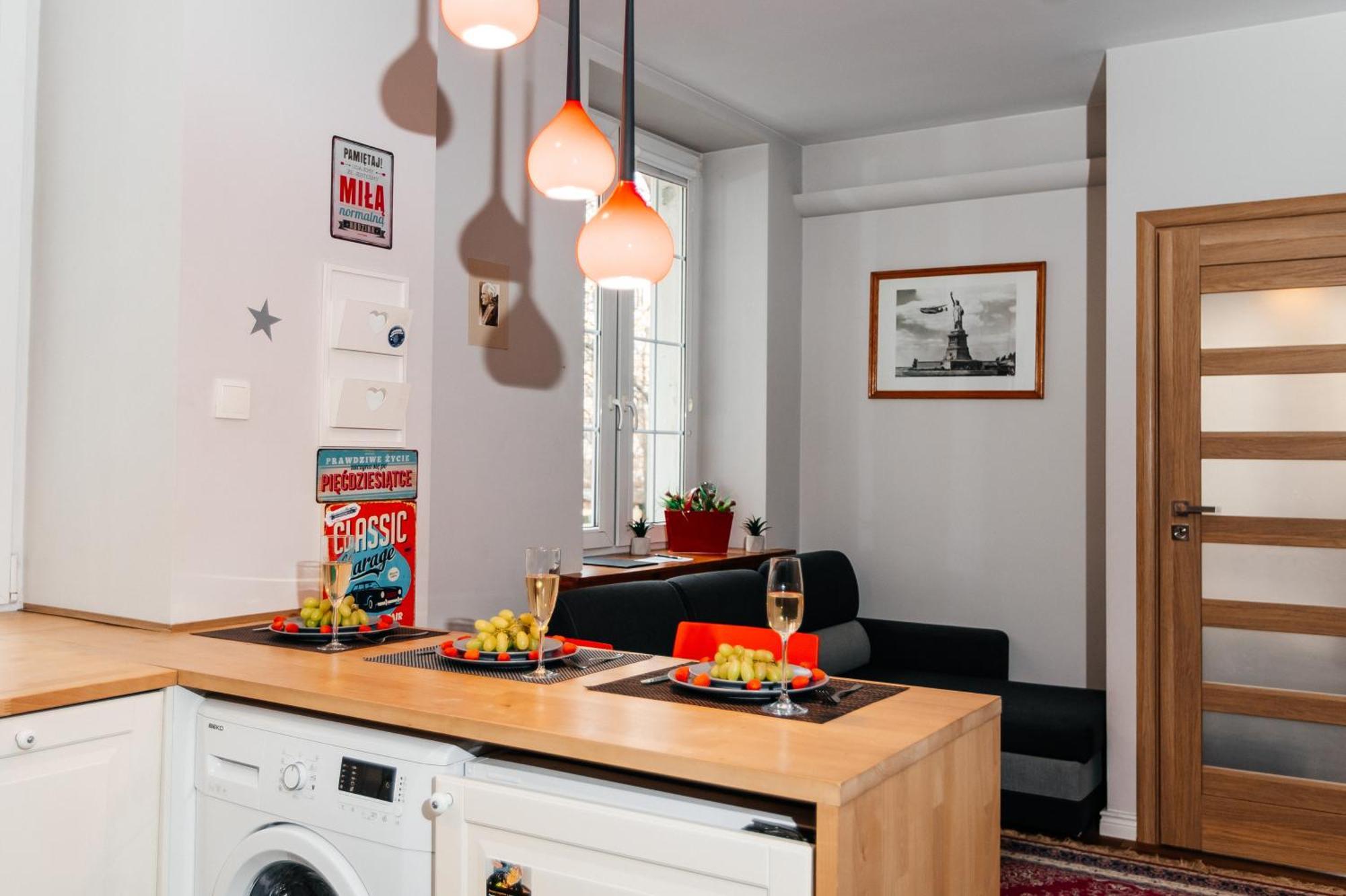 Maya's Flats & 21 - Dluga St, Old Town Apartment