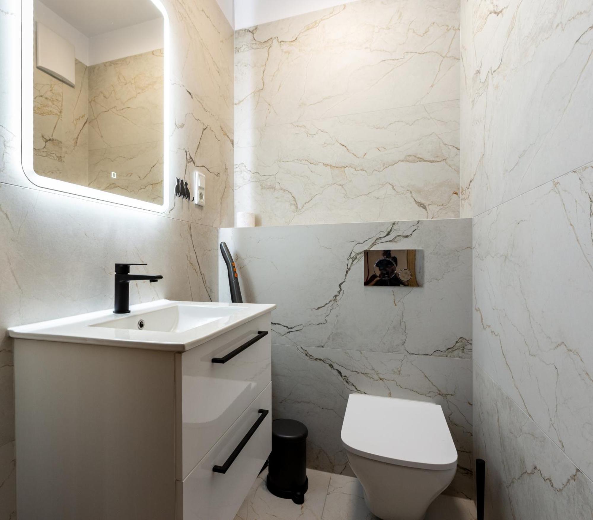 Verdant Haven Apartment *