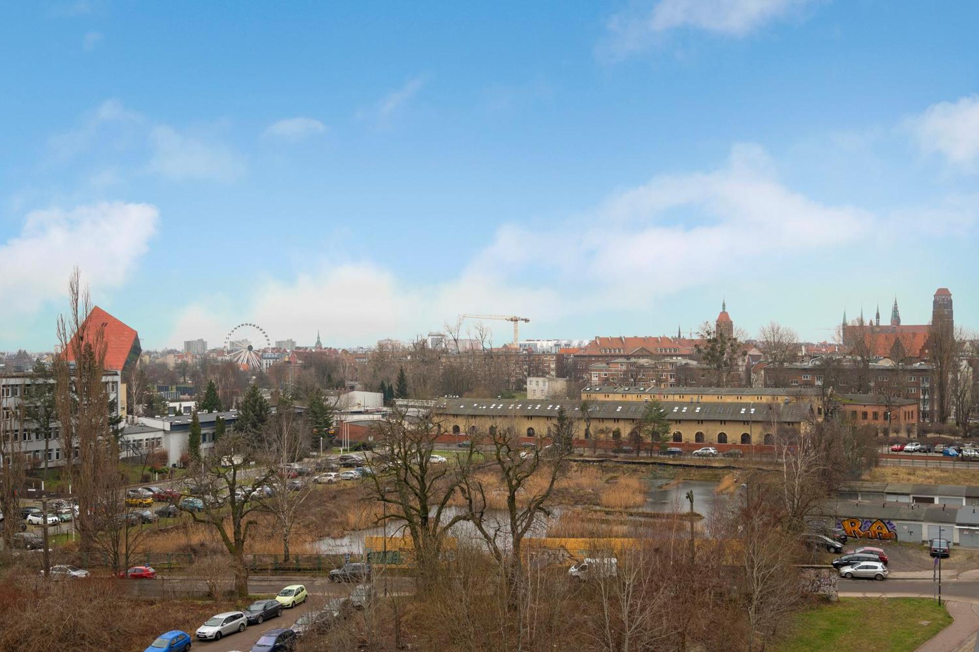 Doki Living By Blue Mandarin Parking & Foodhall * Gdańsk
