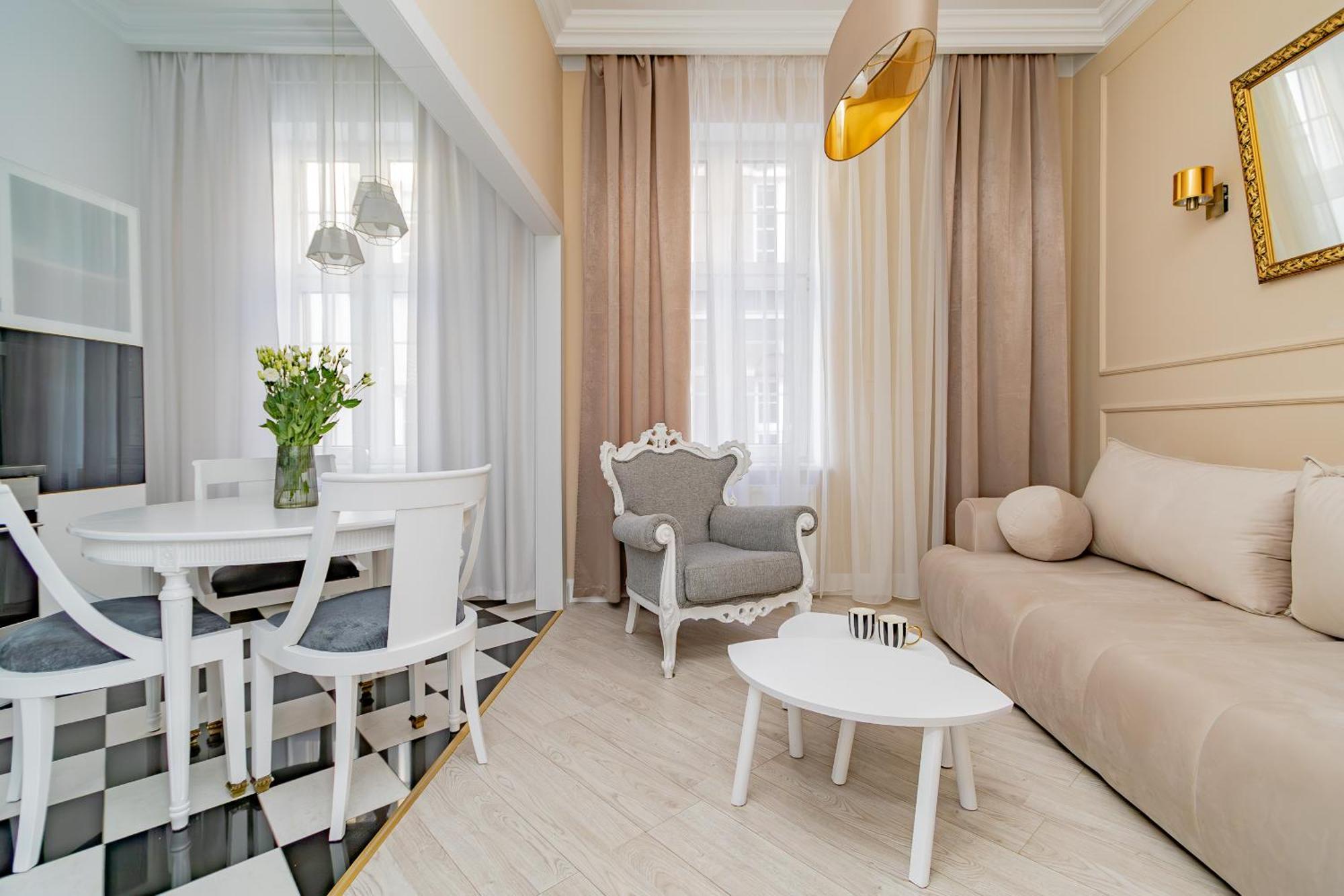 Glow - Dubaj Glamour, Ulica Dluga Old Town *