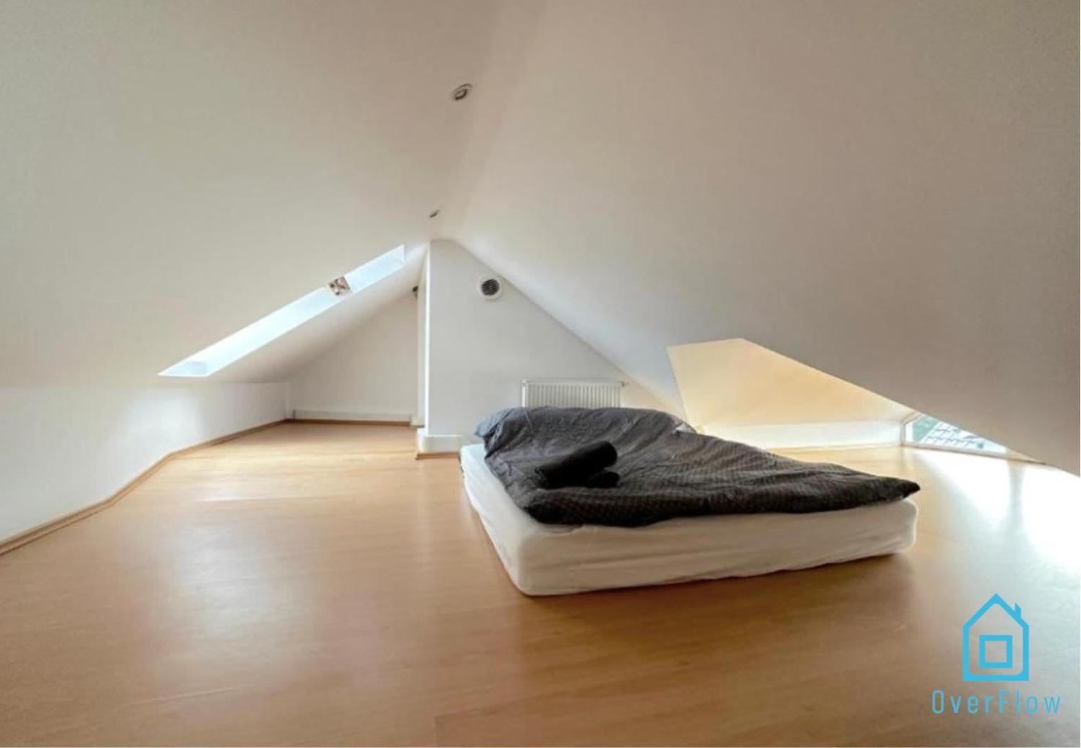 Attic Homestay *