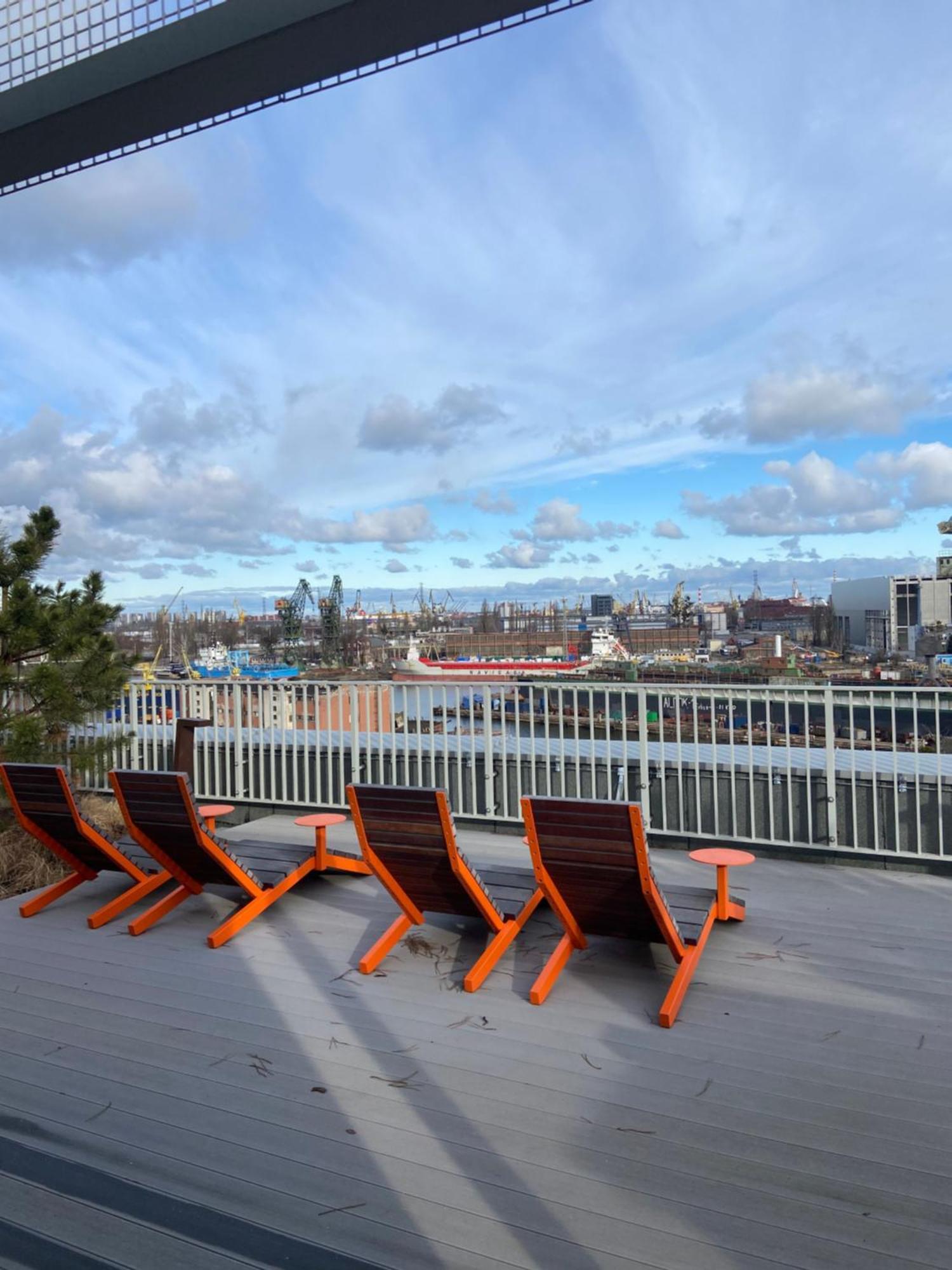 Crane Panorama *