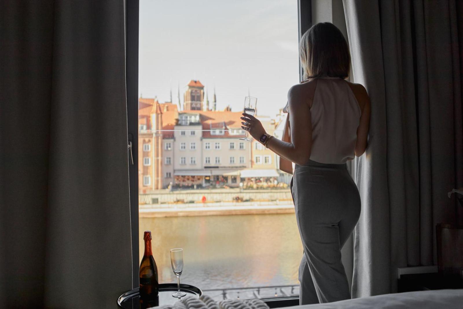 Deo Plaza Premium Suites, Riverside & Radisson By Downtown Apartment *