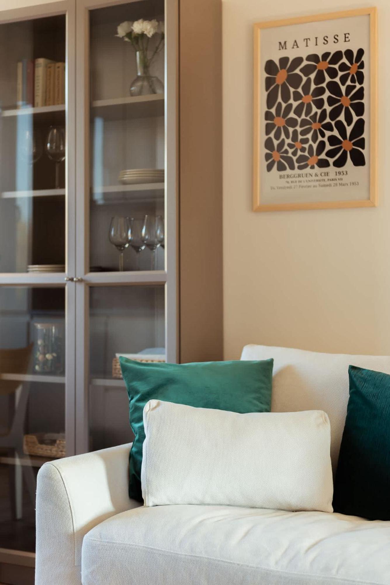 Cozy With Balcony Near Old Town By Rent Like