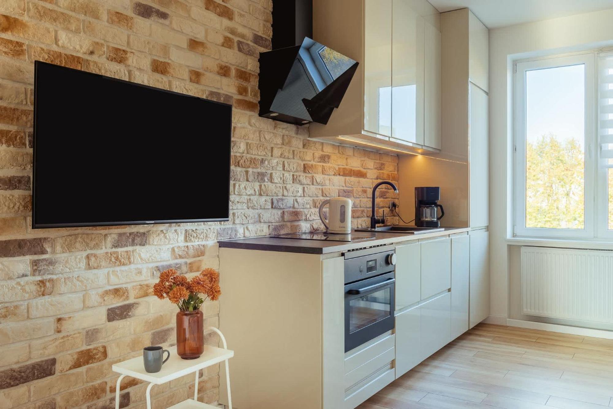Cozy With Balcony Near Old Town By Rent Like Huoneisto
