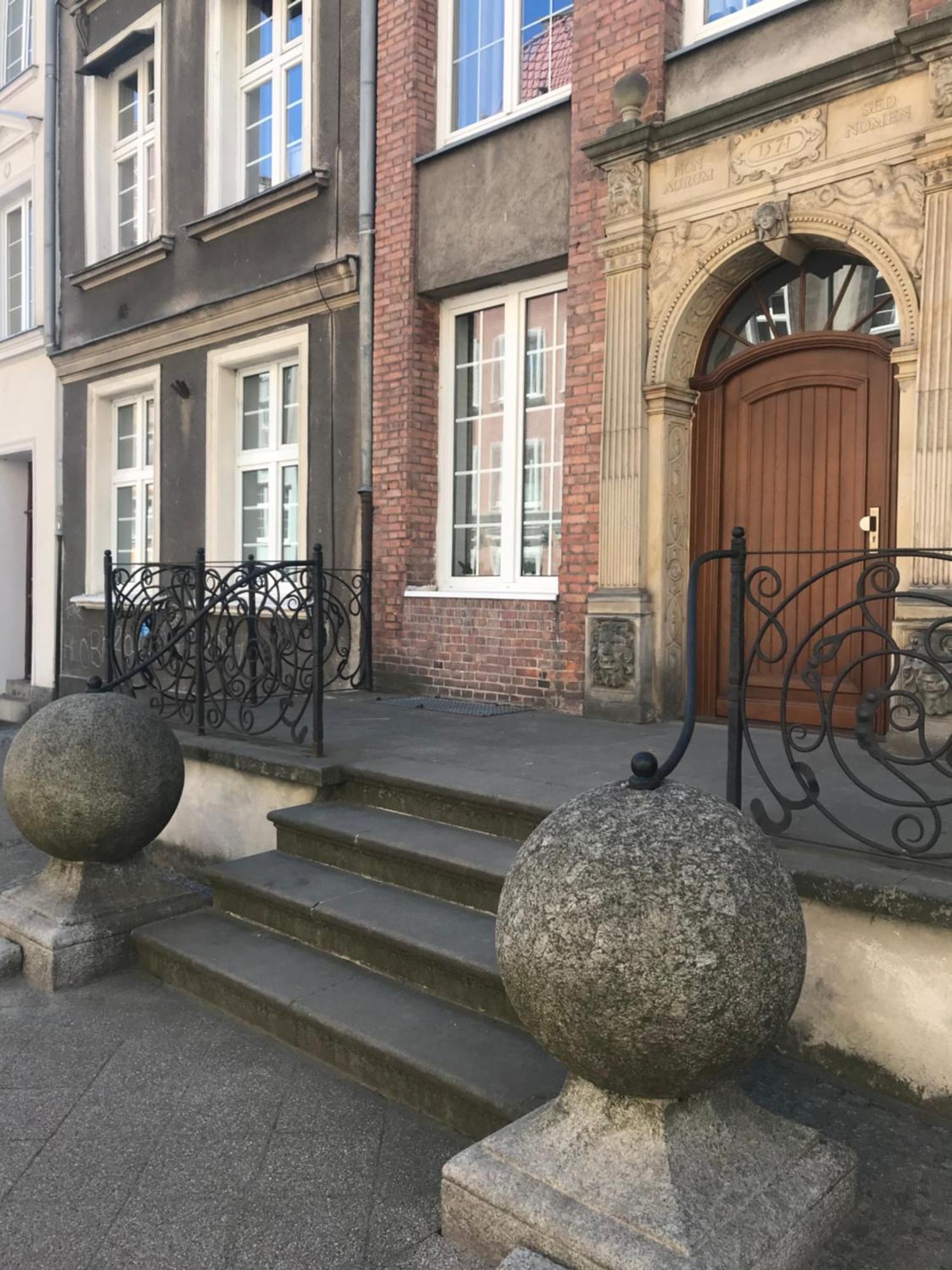 Stare Apartment