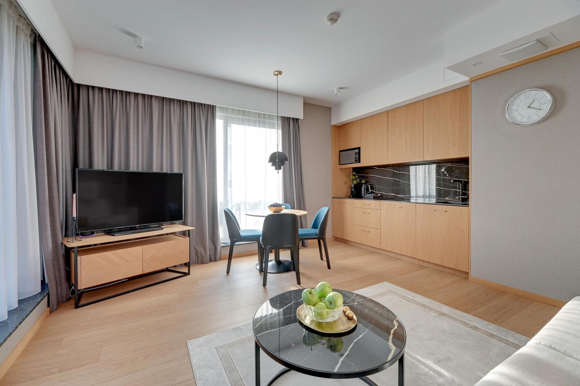 Deo Plaza Premium Suites, Riverside & Radisson By Downtown Gdańsk