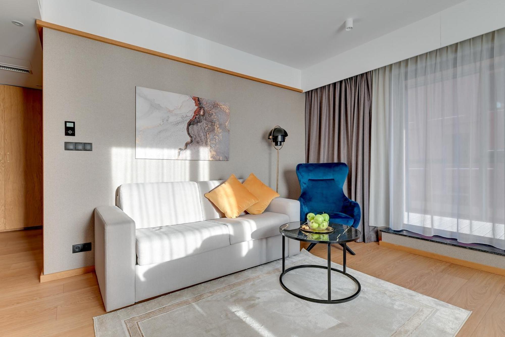 Deo Plaza Premium Suites, Riverside & Radisson By Downtown *