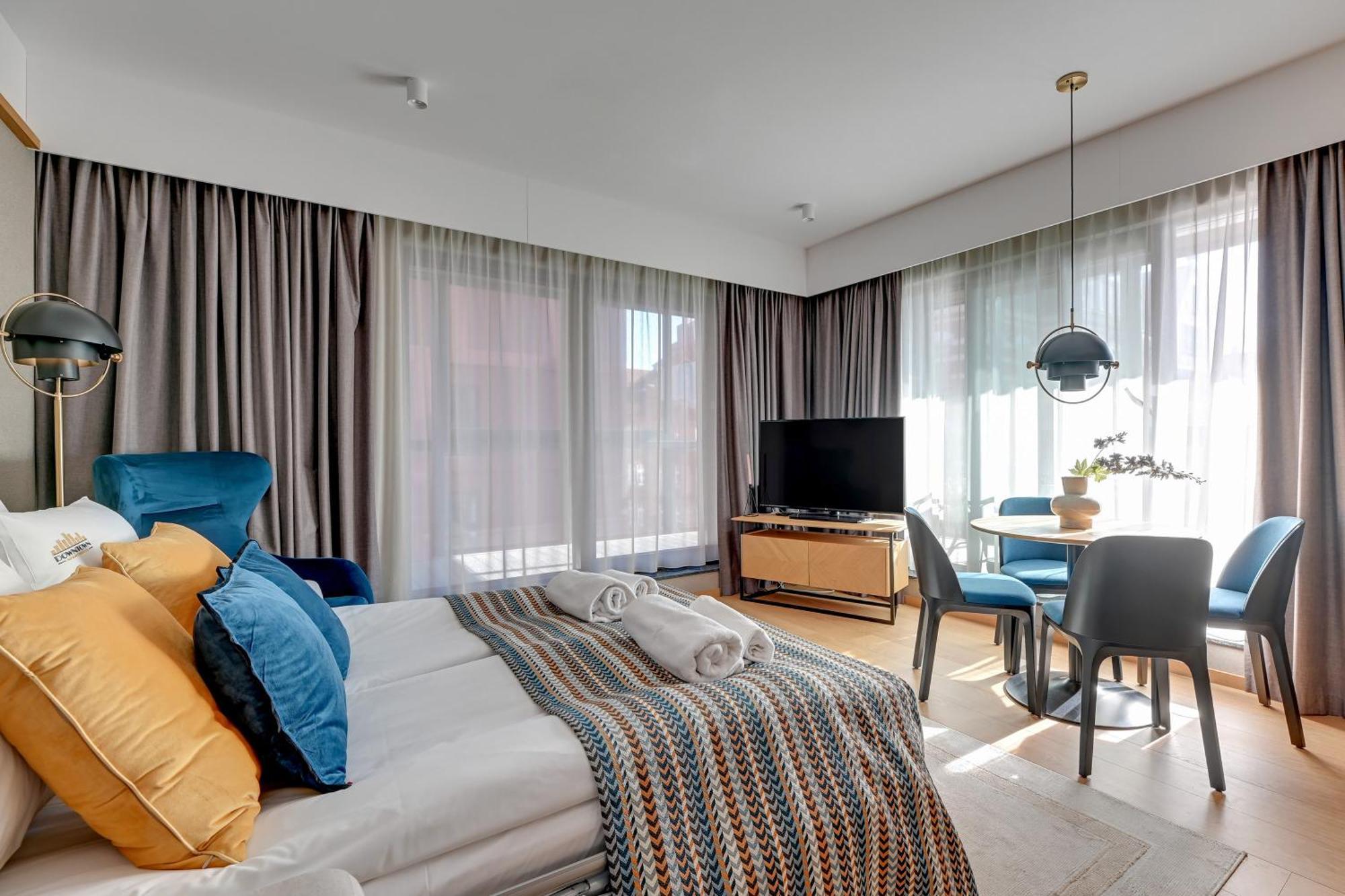 Deo Plaza Premium Suites, Riverside & Radisson By Downtown *