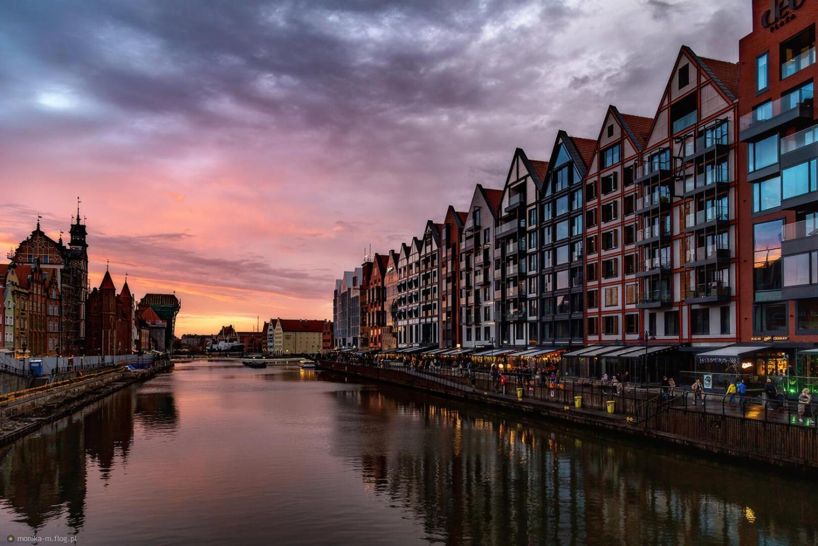 Premium Happiness On The Motlawa River Gdansk