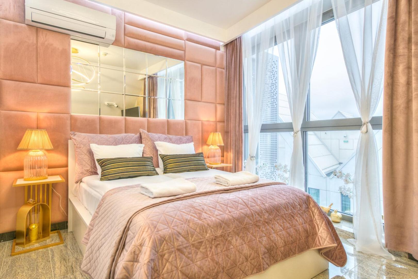 Premium Happiness On The Motlawa River Apartment