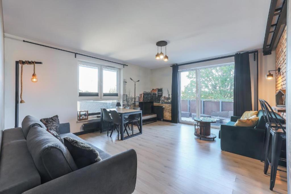 Stylish Shipyard Apartment *
