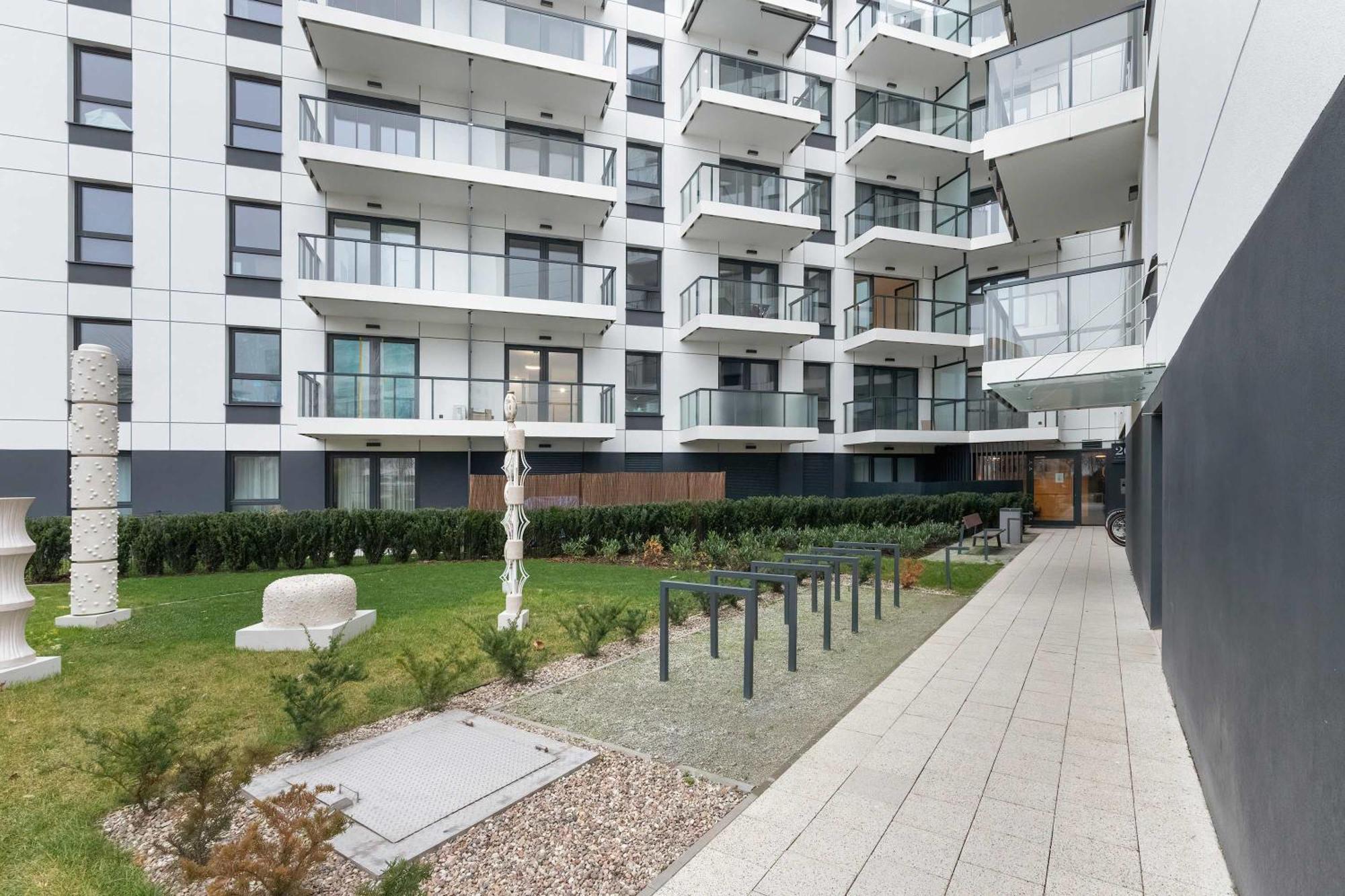 Modern & Bright With Garden By Rent Like *