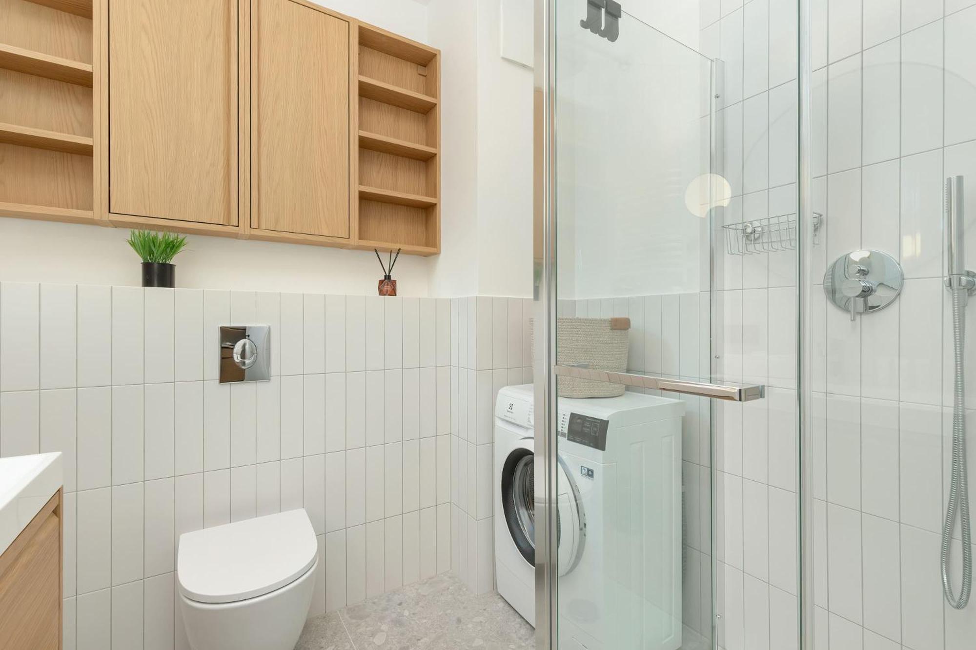 Modern & Bright With Garden By Rent Like *