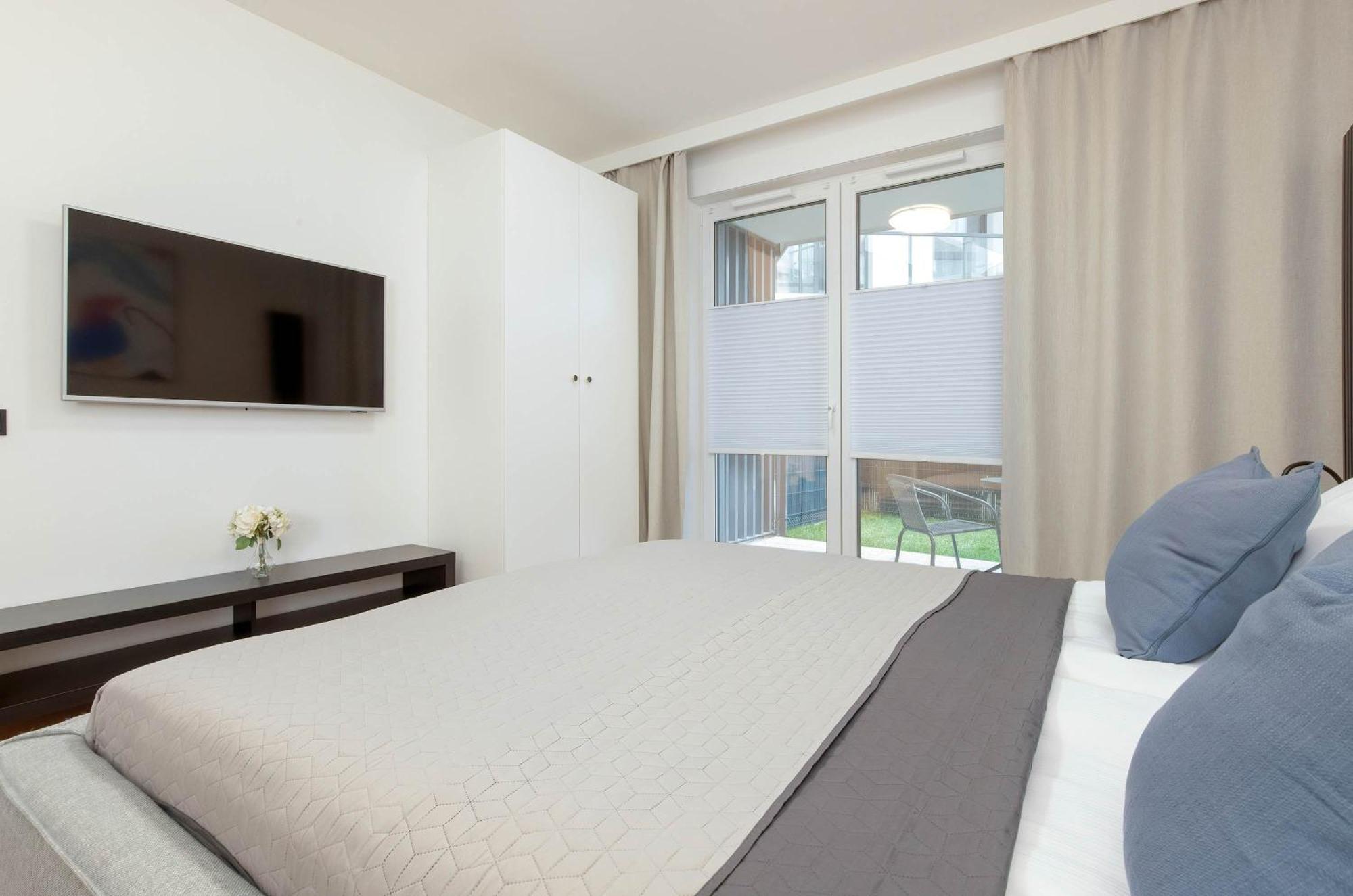 Modern & Bright With Garden By Rent Like Apartment *
