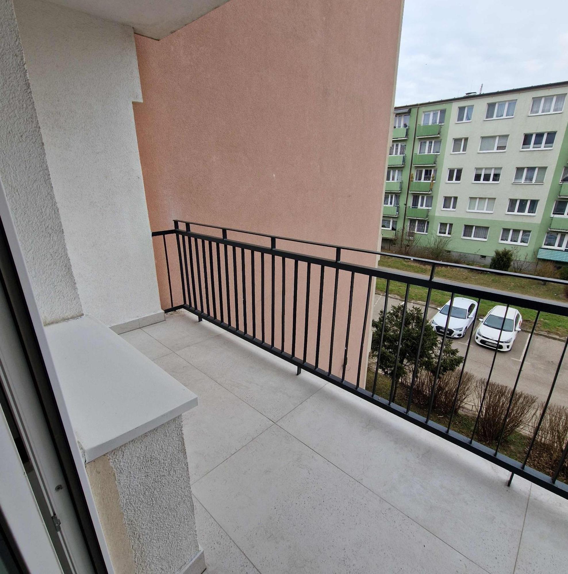 Broniewskiego 6 Apartment