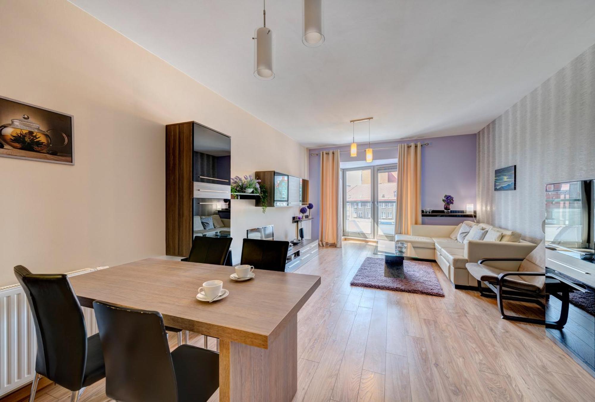 Economy Dom & House By The River In With Pool, Sauna And Gym Apartment