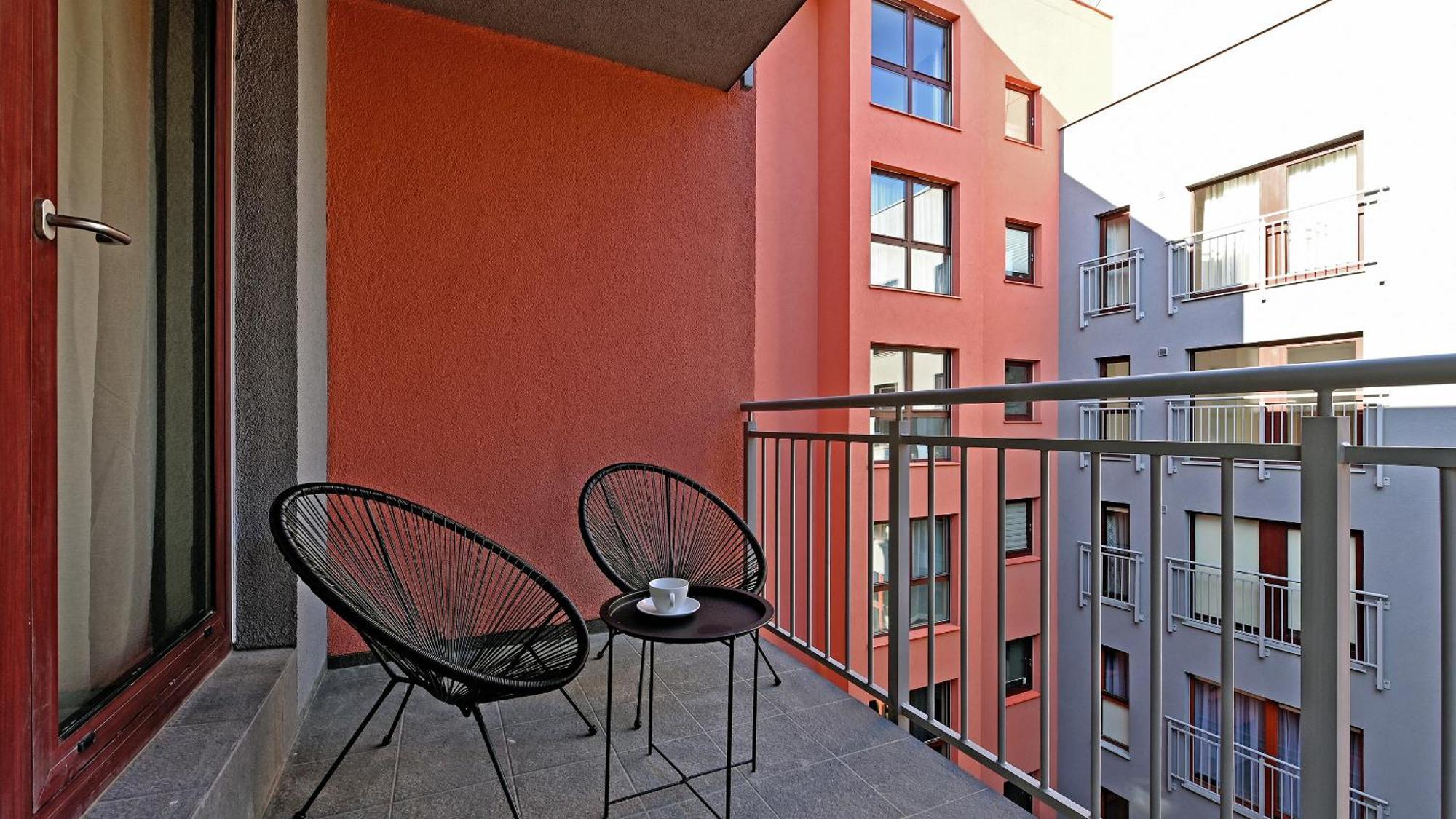 Comfortable With Access To The Gym Dom & House