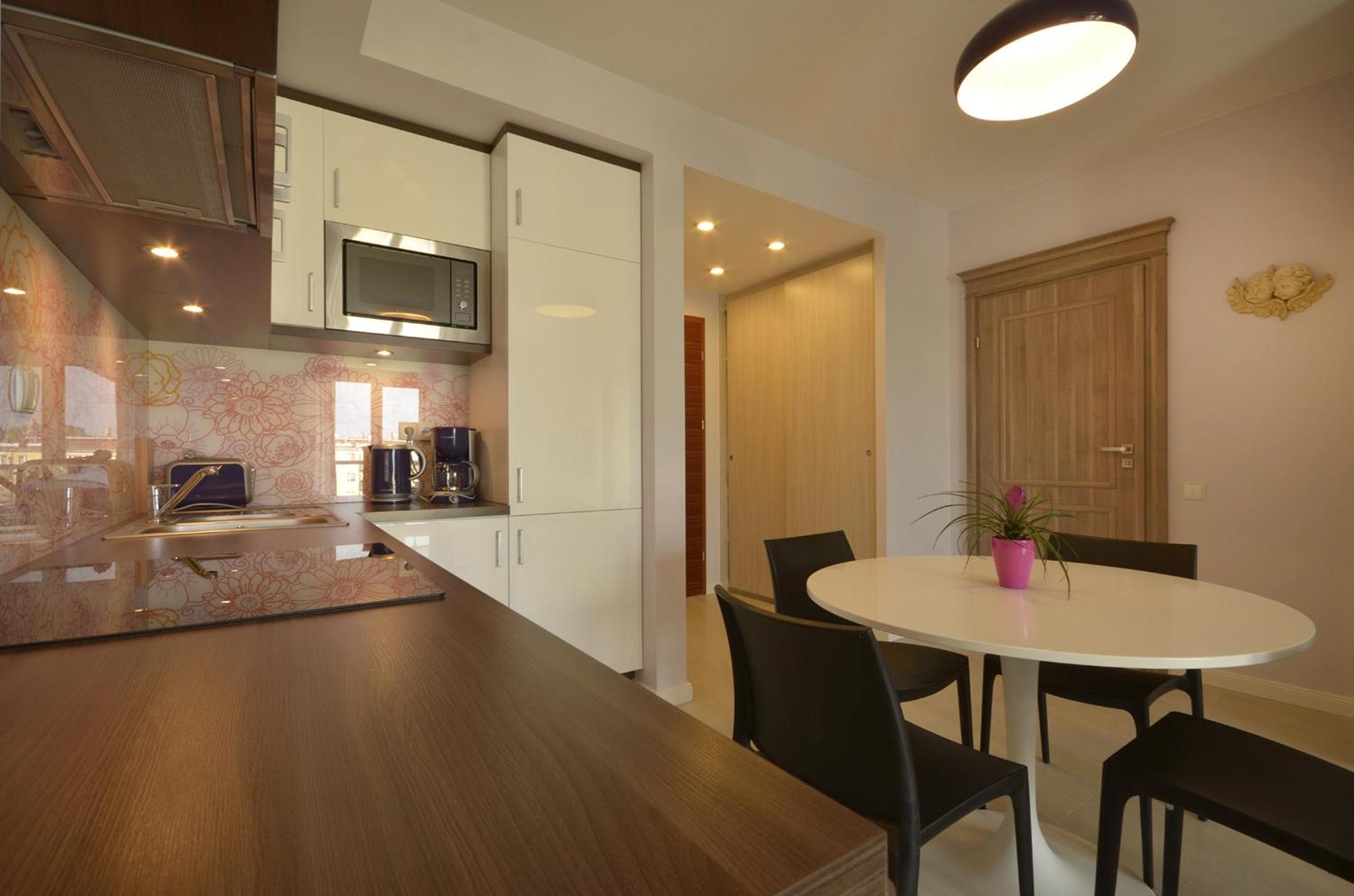 Apartment Economy Dom & House By The River In With Pool, Sauna And Gym *