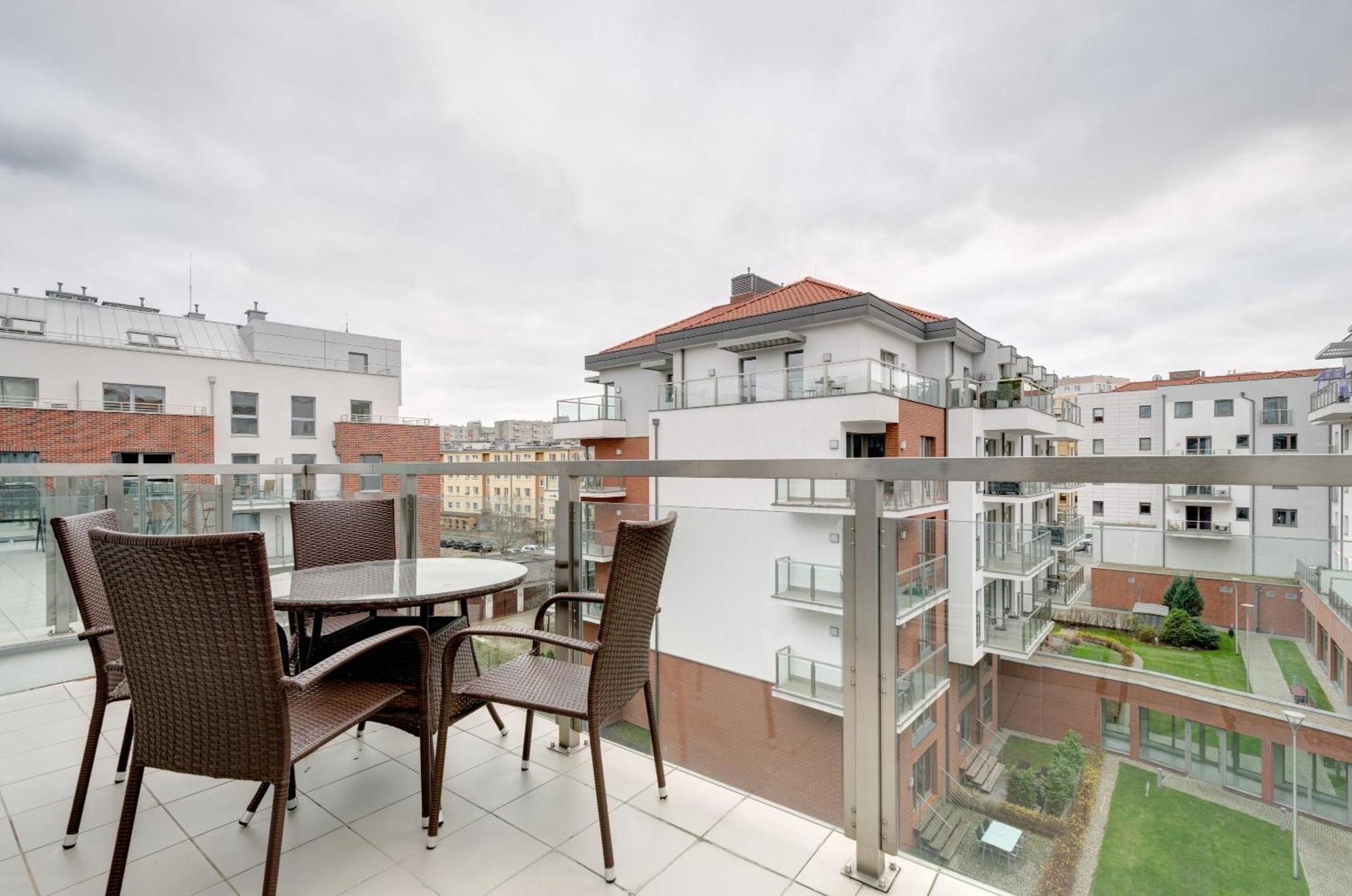 Economy Dom & House By The River In With Pool, Sauna And Gym Apartment