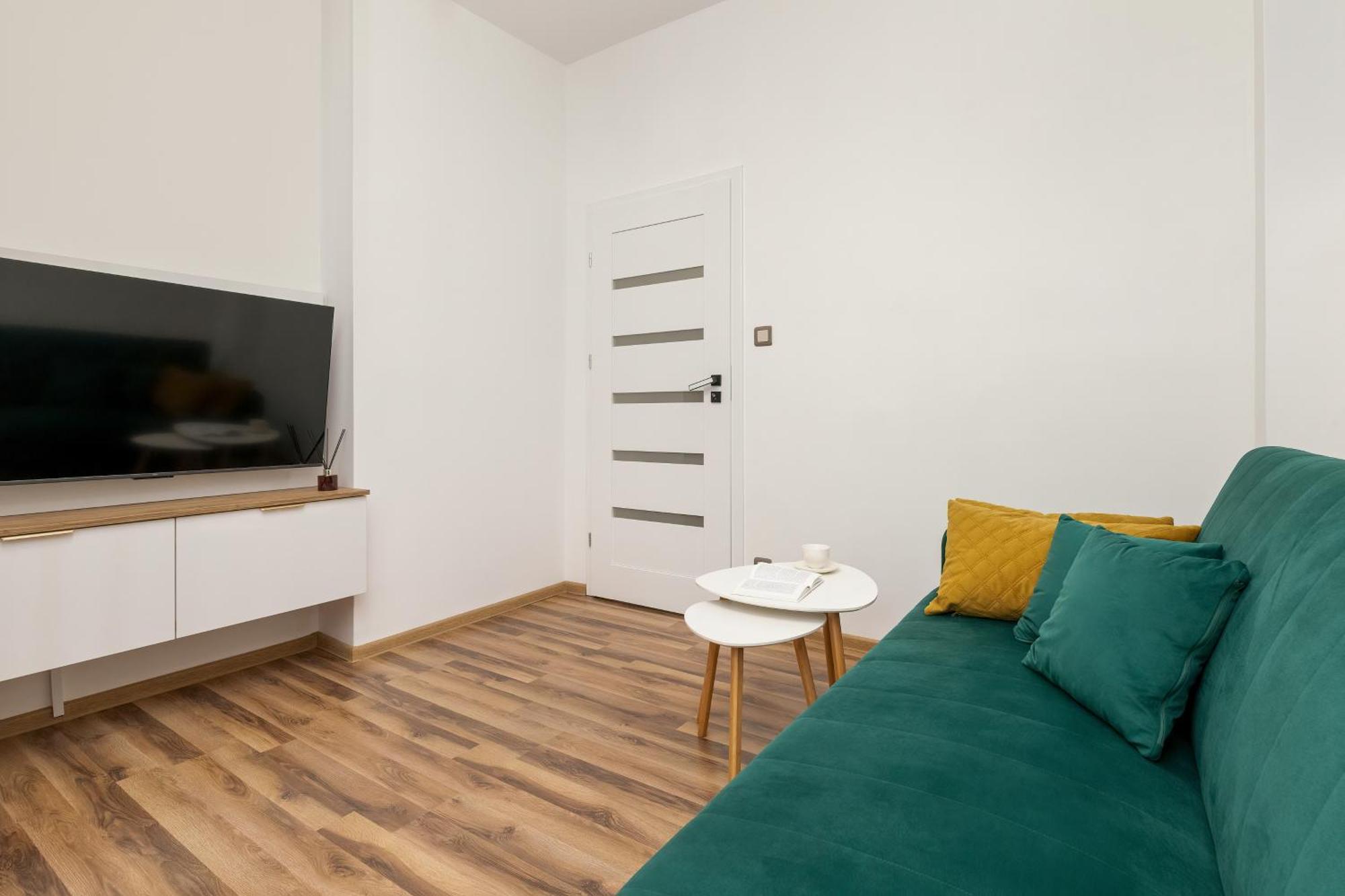 Cosy In Center By Renters Apartment