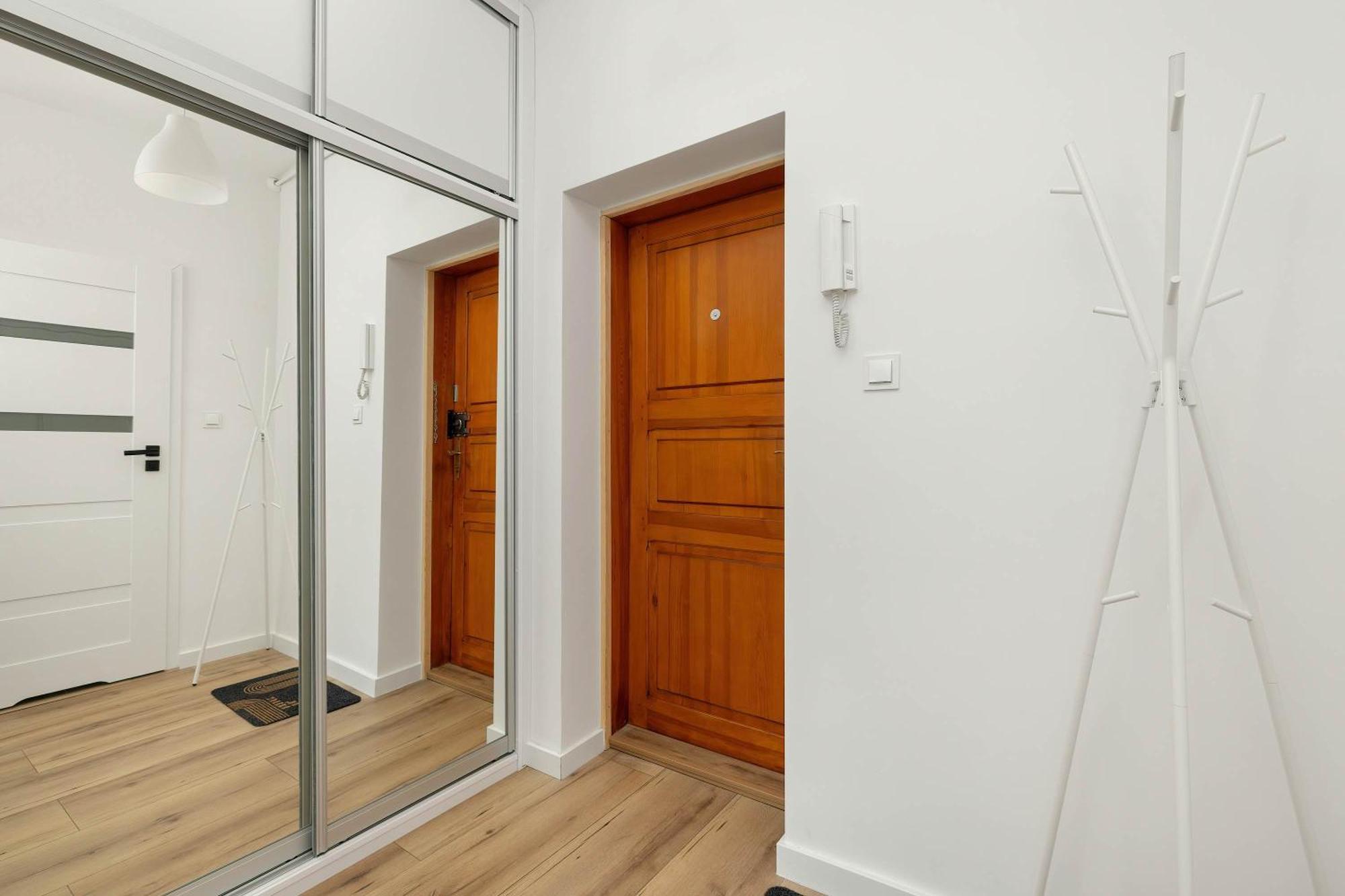 Raclawicka Modern For 4 Guests By Renters *