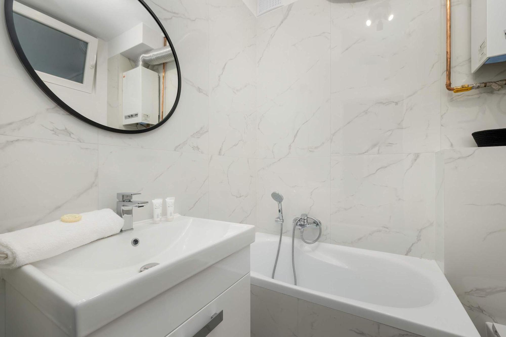 Raclawicka Modern For 4 Guests By Renters * Gdansk