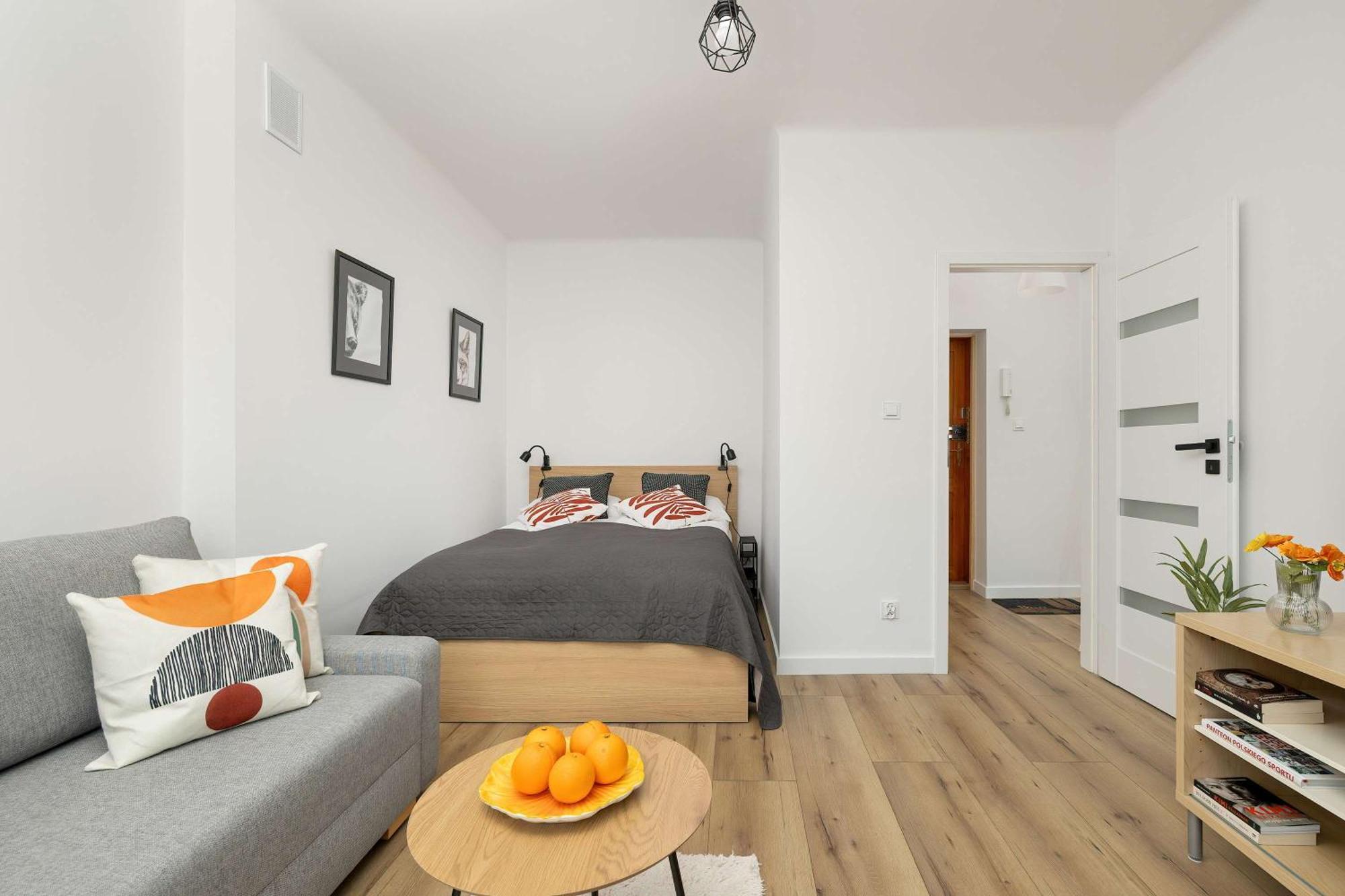 Raclawicka Modern For 4 Guests By Renters