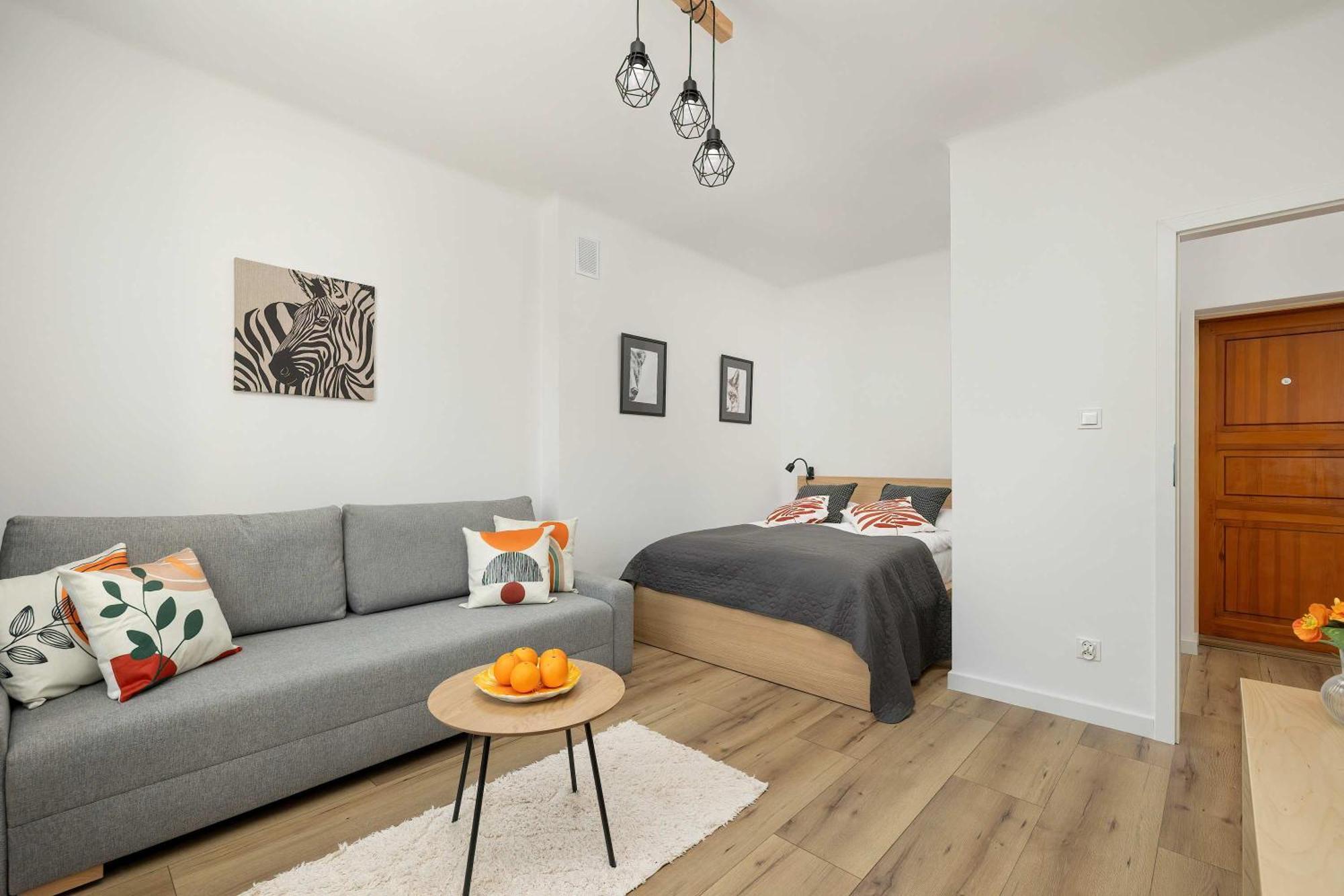 Raclawicka Modern For 4 Guests By Renters Apartment