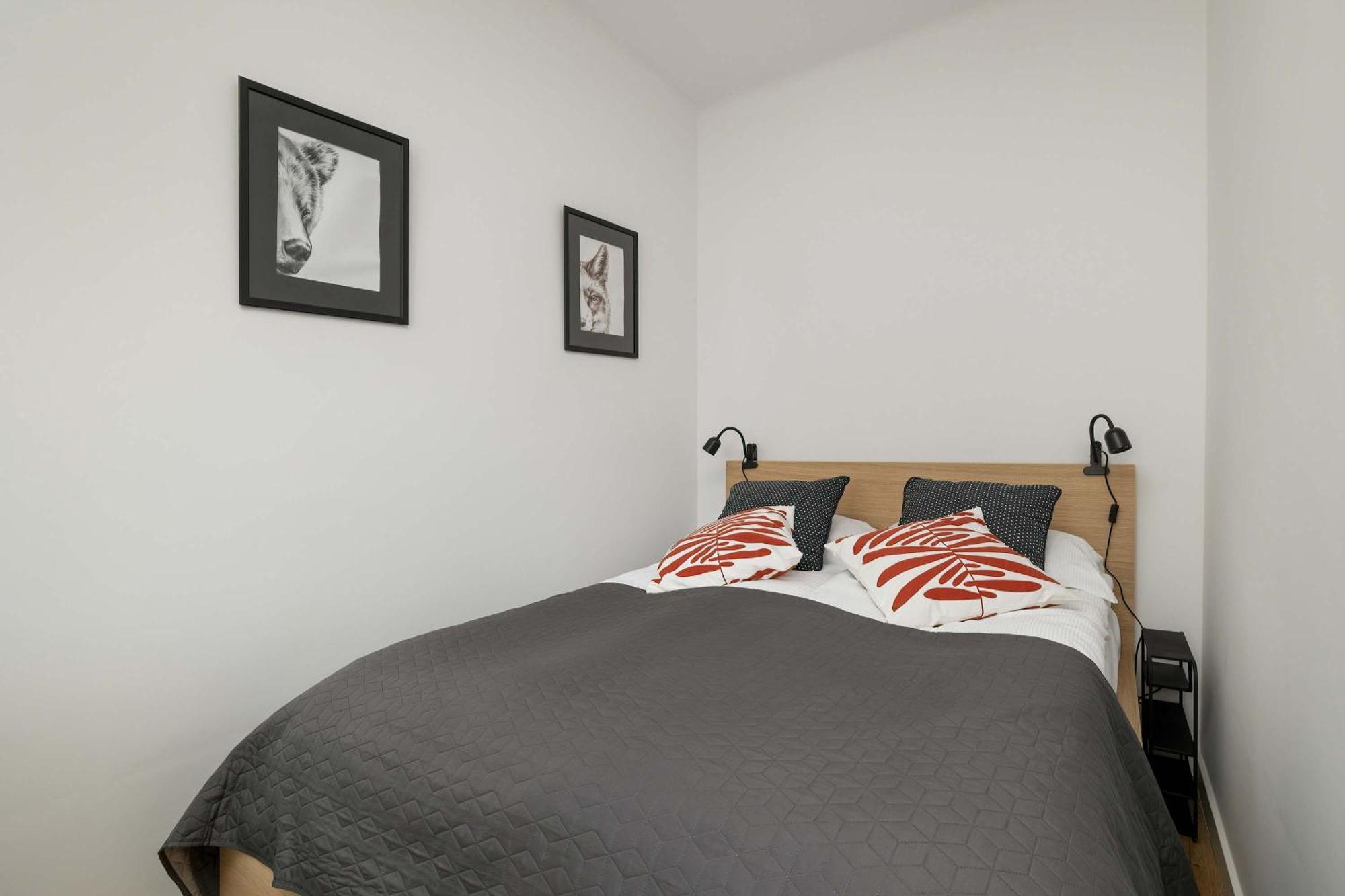 Raclawicka Modern For 4 Guests By Renters