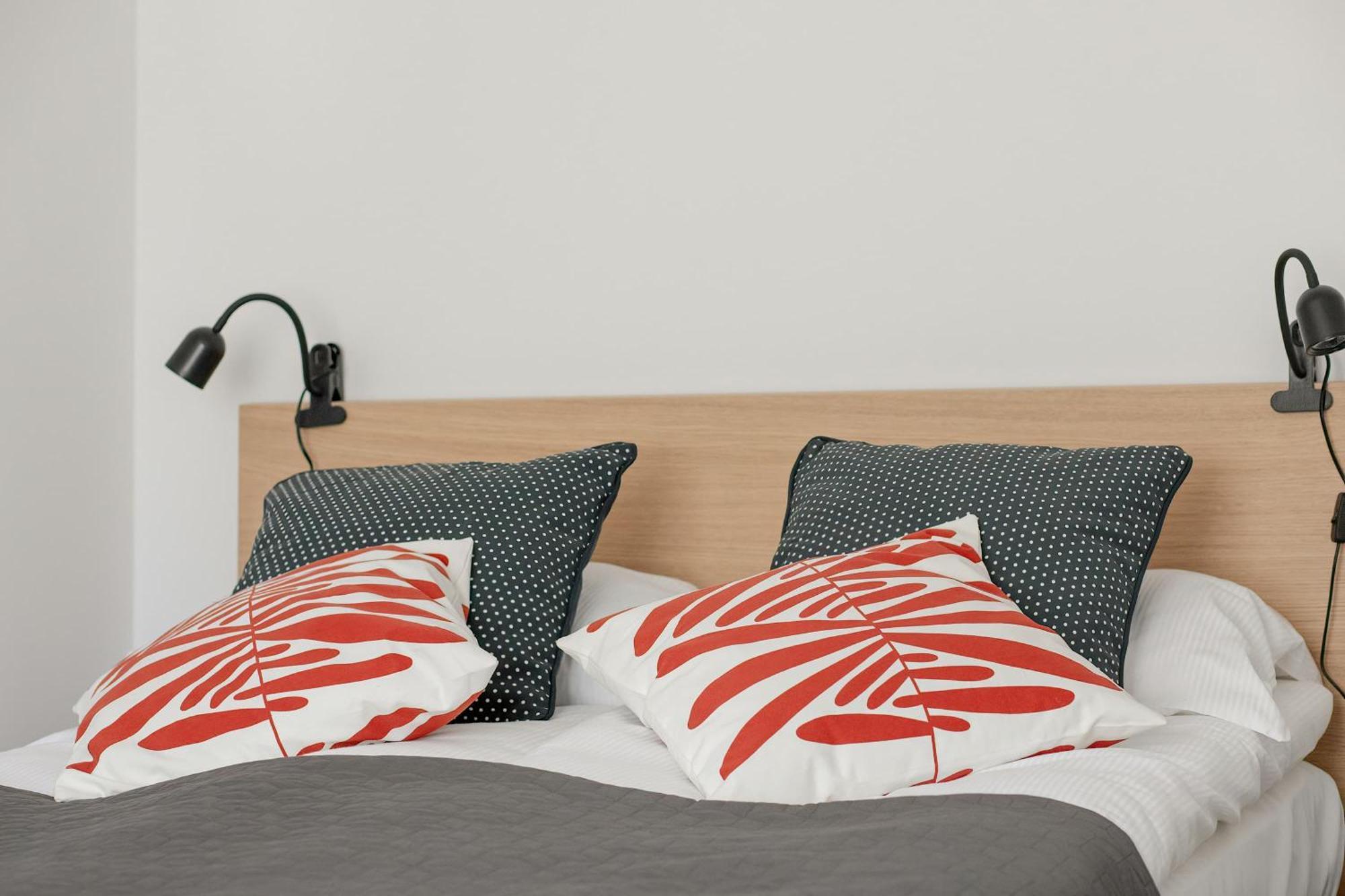 Raclawicka Modern For 4 Guests By Renters Apartment
