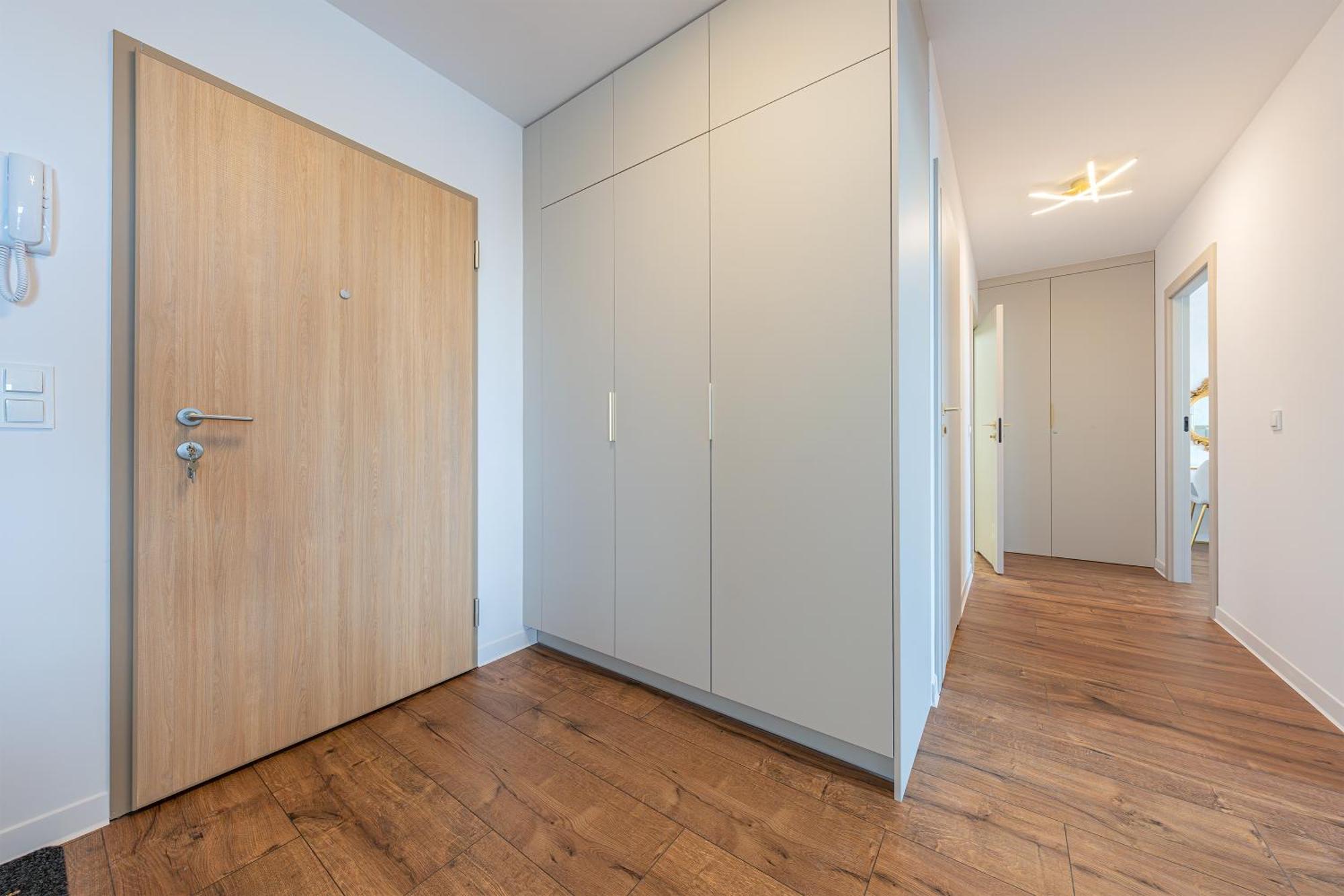 House Managers - Lighthouse Apartment *