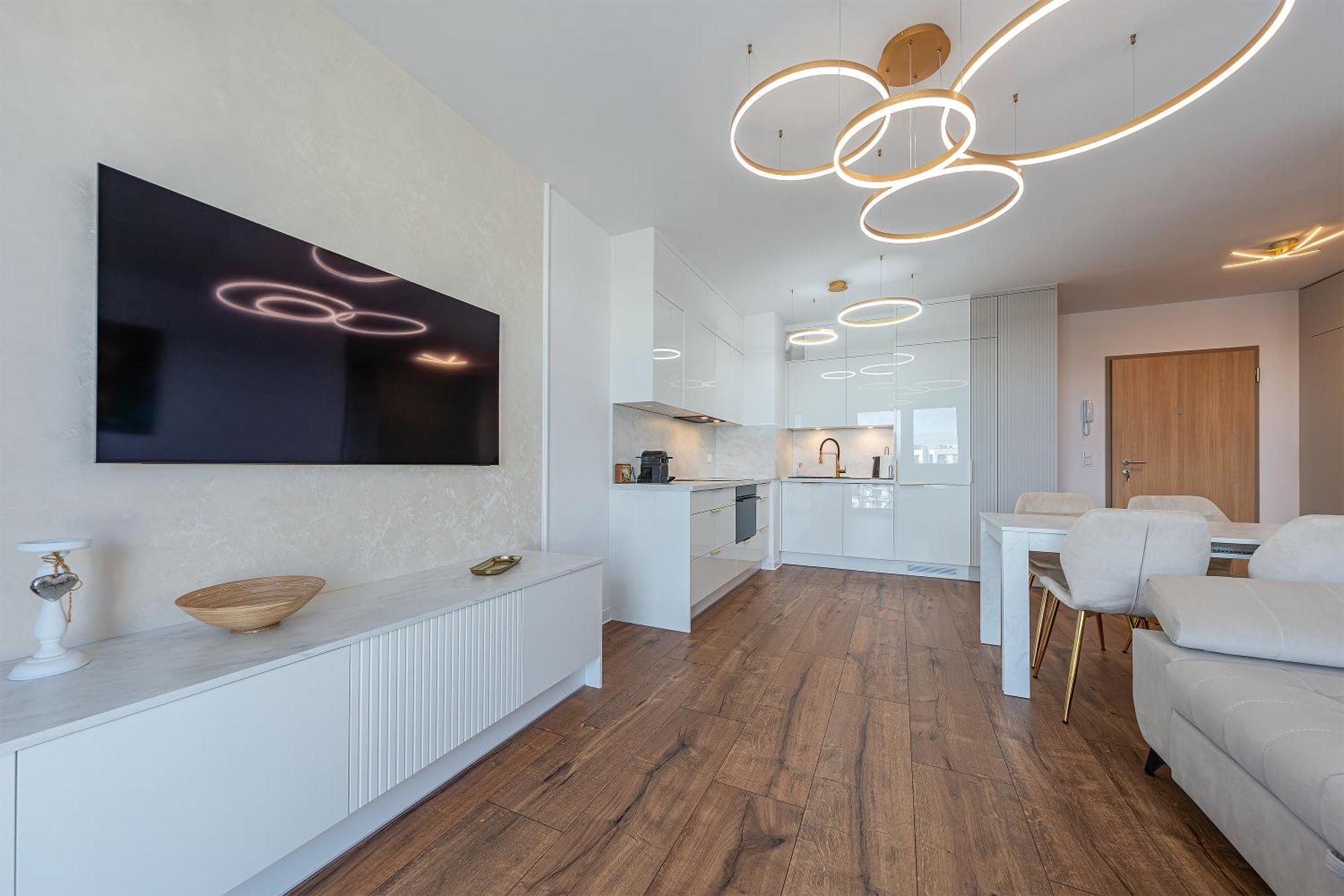 House Managers - Lighthouse Apartment *