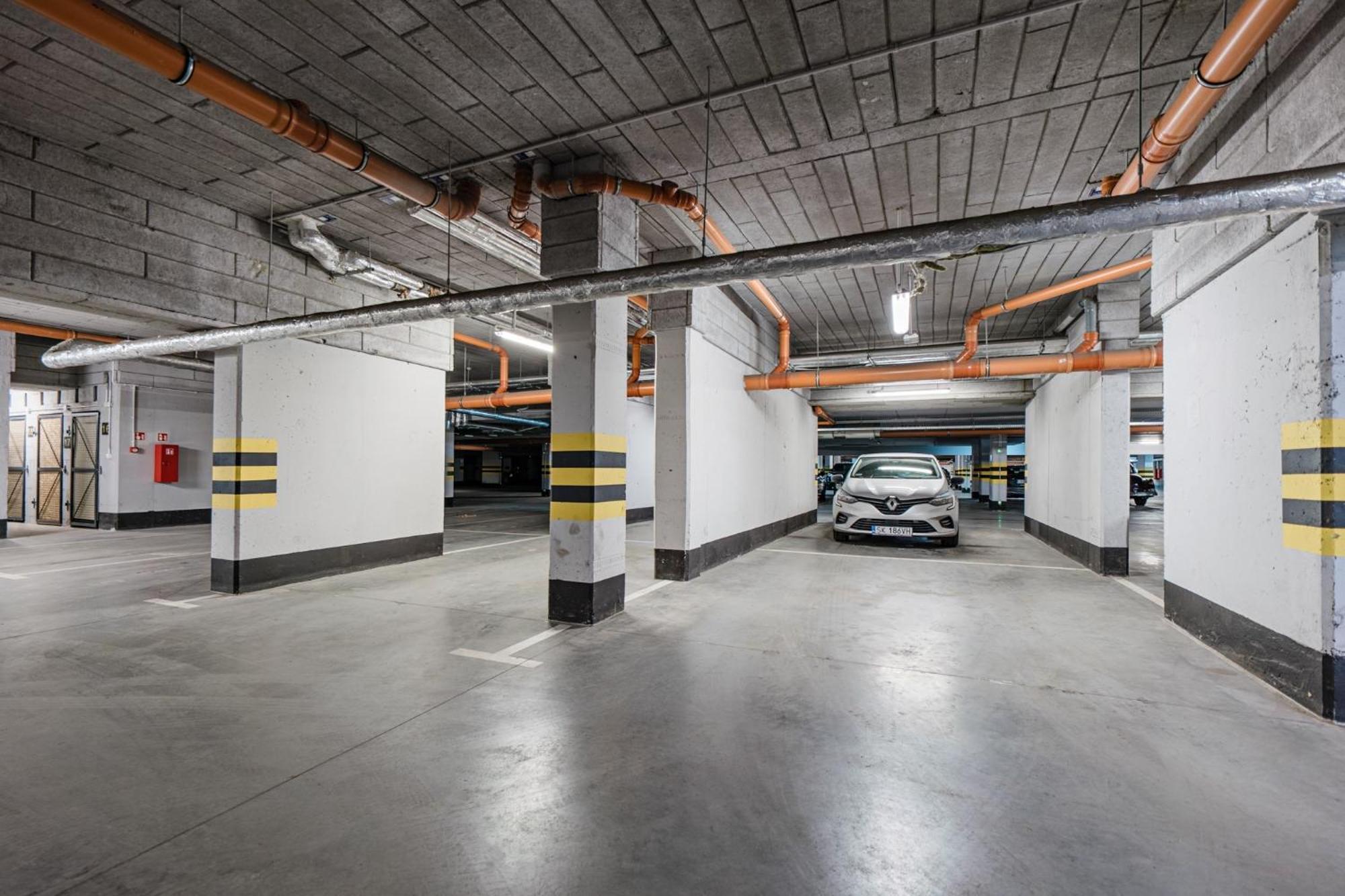 Aurora, Free Parking *