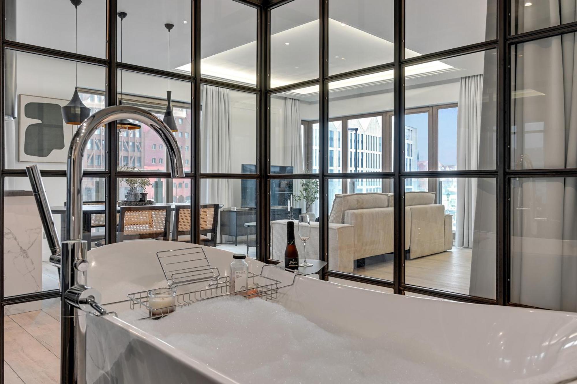 Waterlane River View Premium Spa, Pool & Gym By Downtown Gdansk
