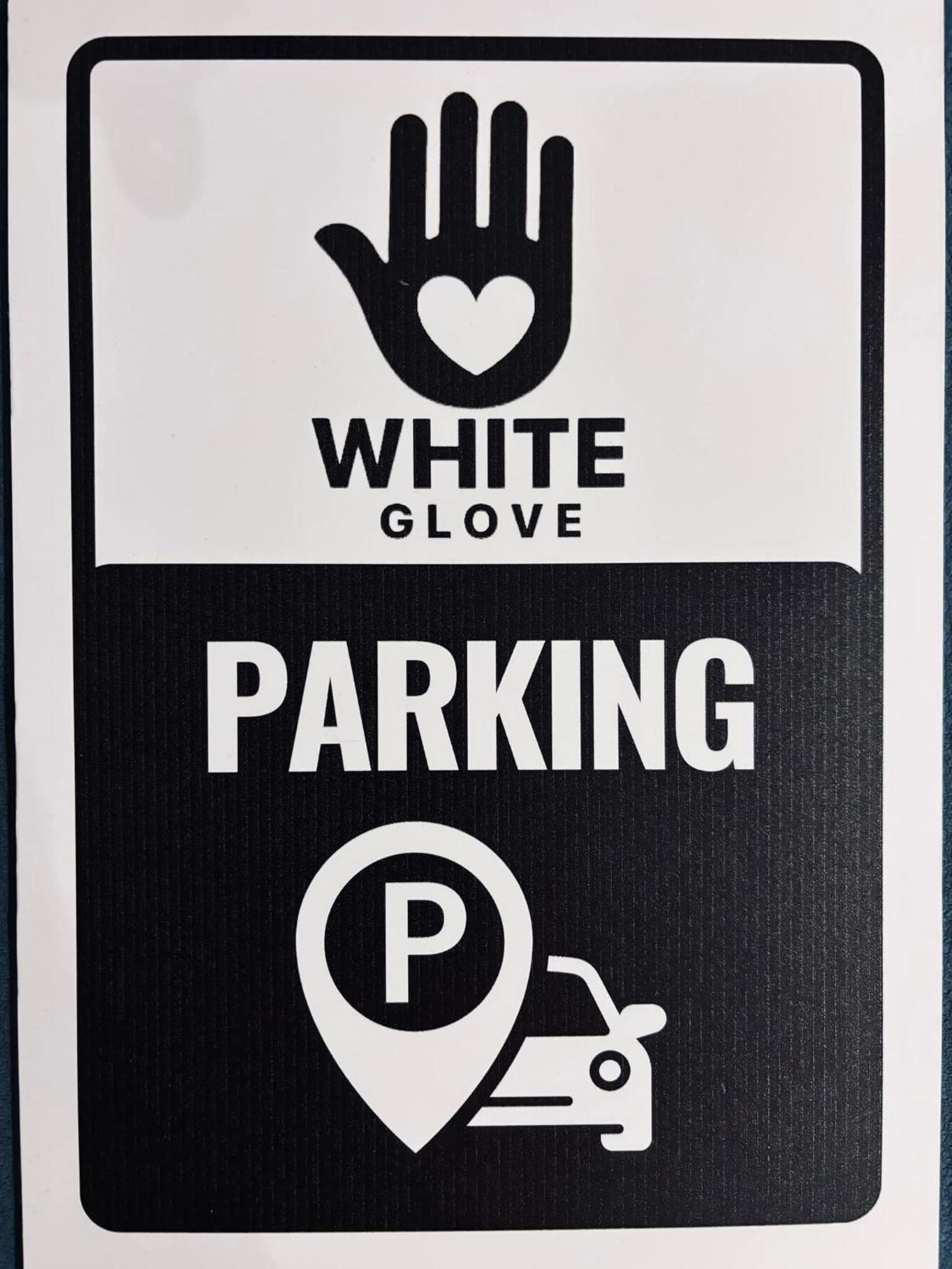 White Glove Deluxe Neptun
