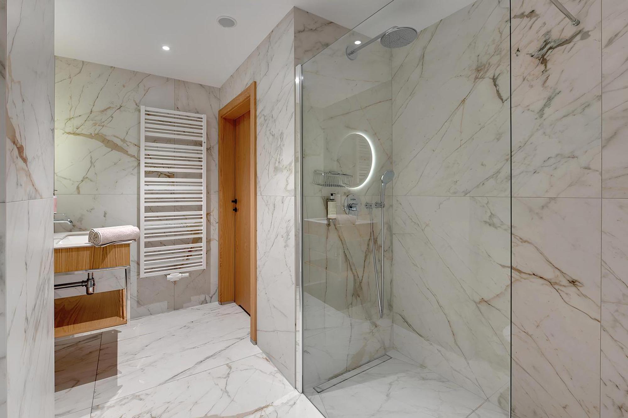 Deo Plaza Premium &