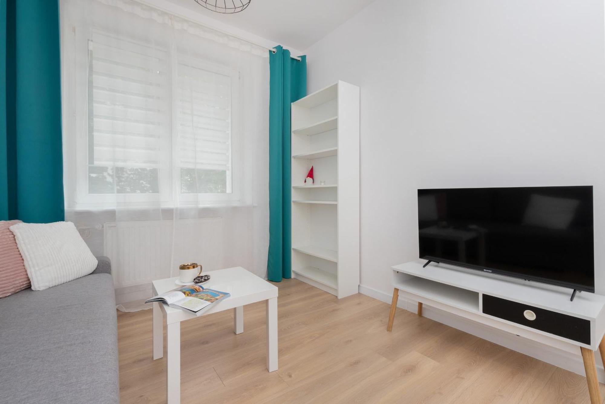 Beautiful & Comfortable Spacious In By Renters Apartment *