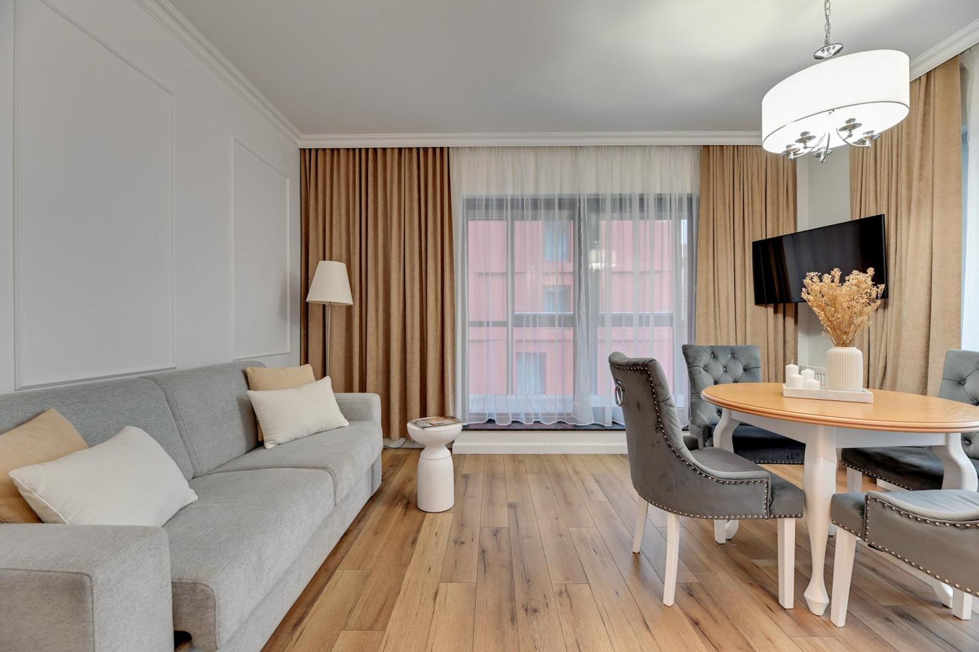 Deo Plaza Premium Suites, Riverside & Radisson By Downtown Gdańsk