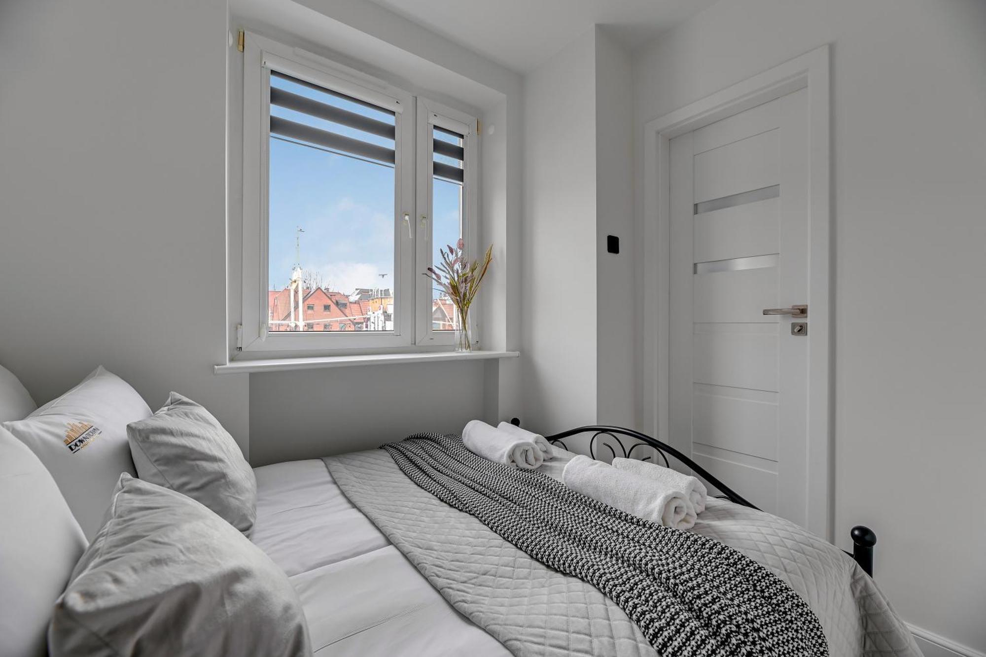 Motlawa Bulvar Z Widokiem Na Rzeke Motlawa By Downtown Gdansk