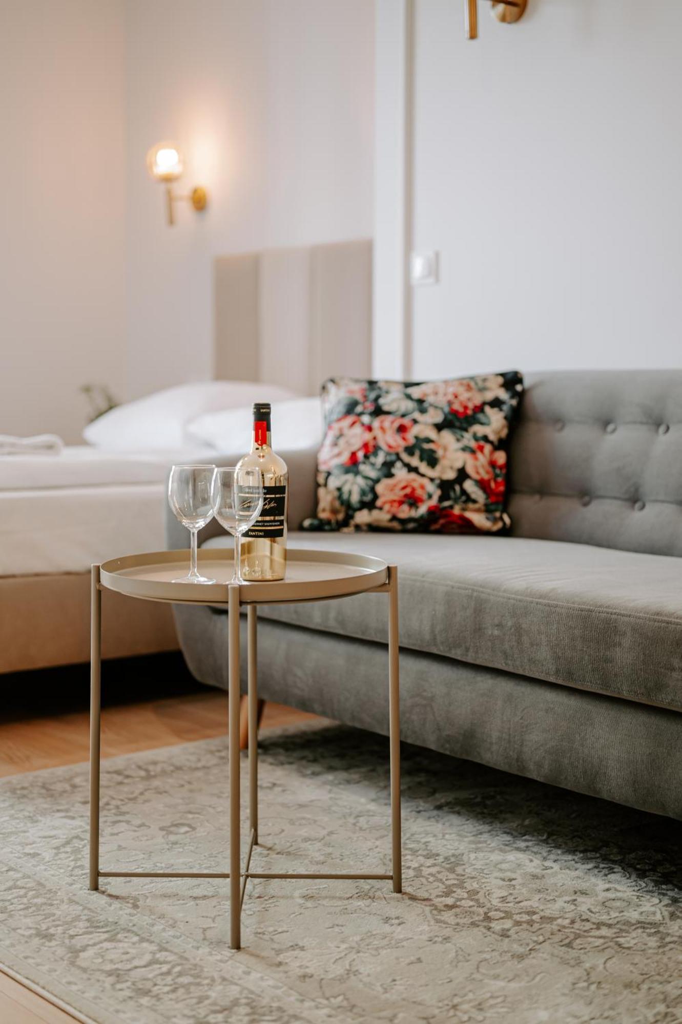 Apartment Pobookowane Wilcza Old Town *