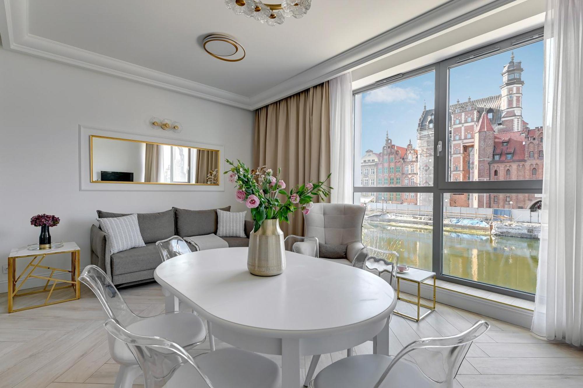 Old & River View Premium By Lion Apartment *