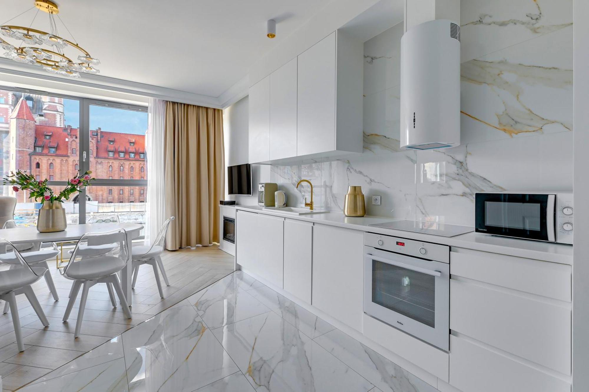 Old & River View Premium By Lion * Gdańsk