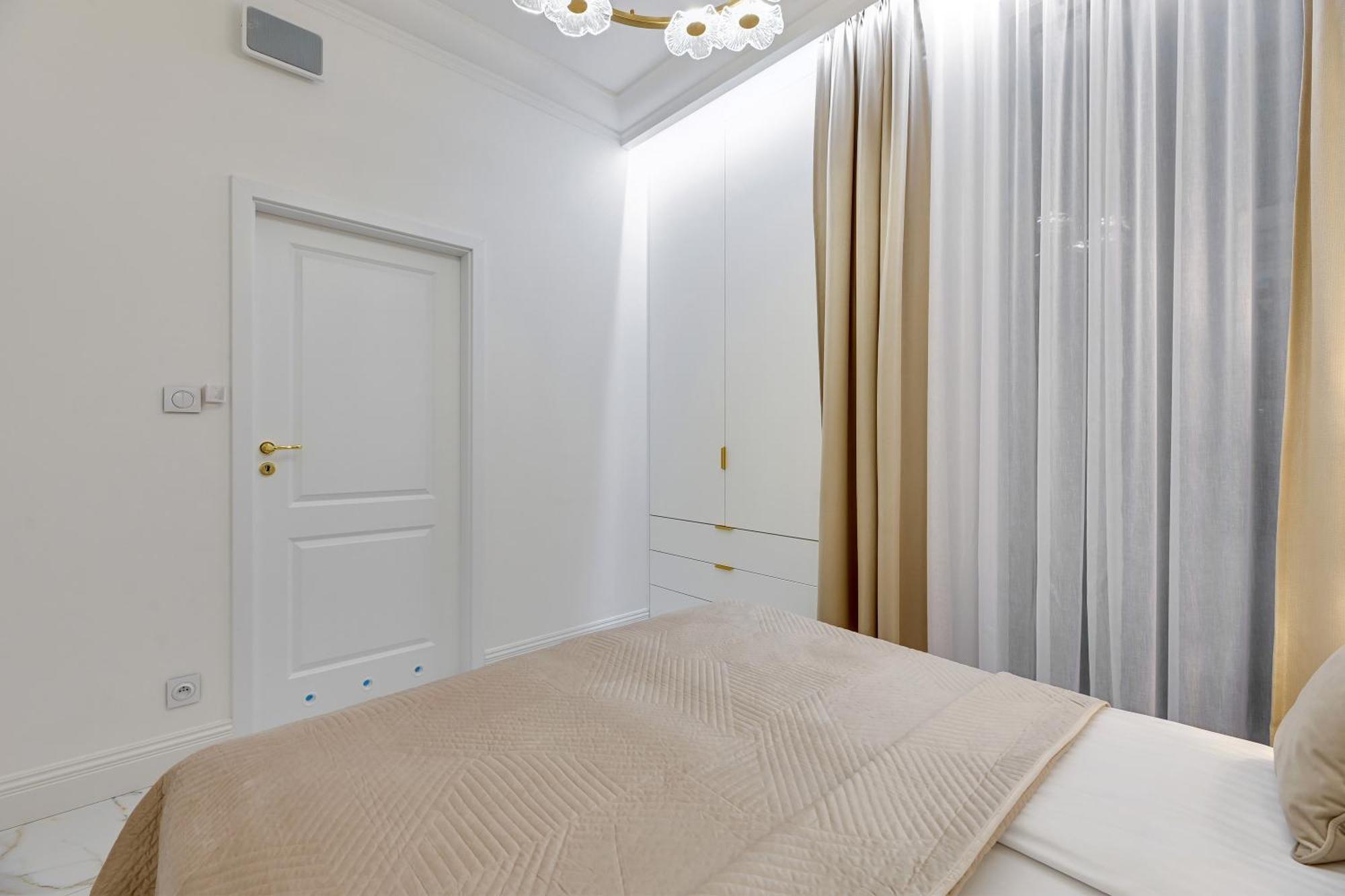 Old & River View Premium By Lion Apartment