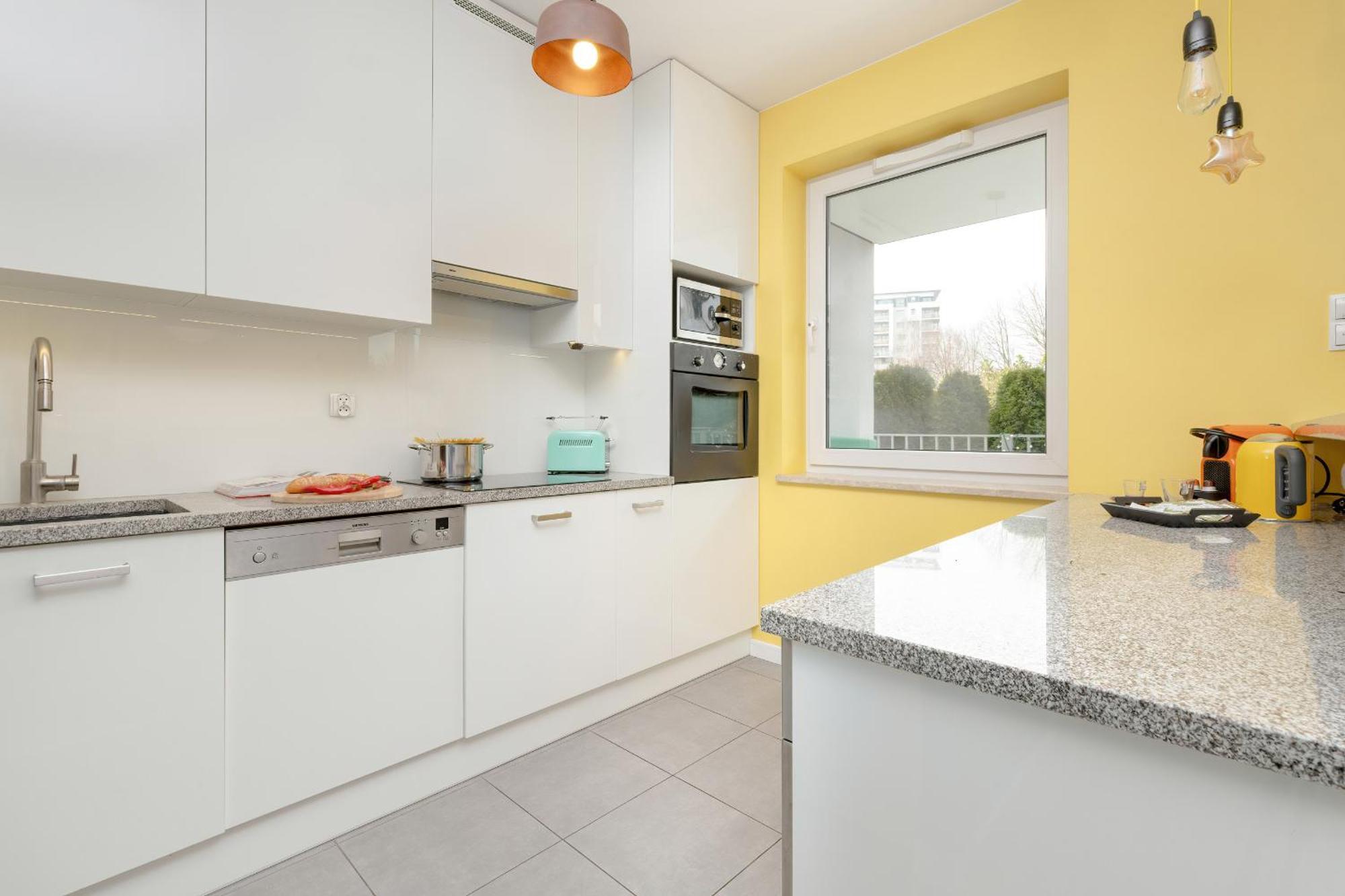 Pastel & Cozy With A Spacious Terrace In By Renters