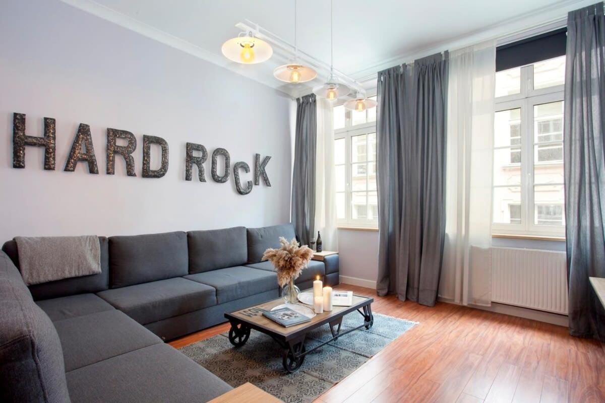 Elite Hard Rock Old Town *