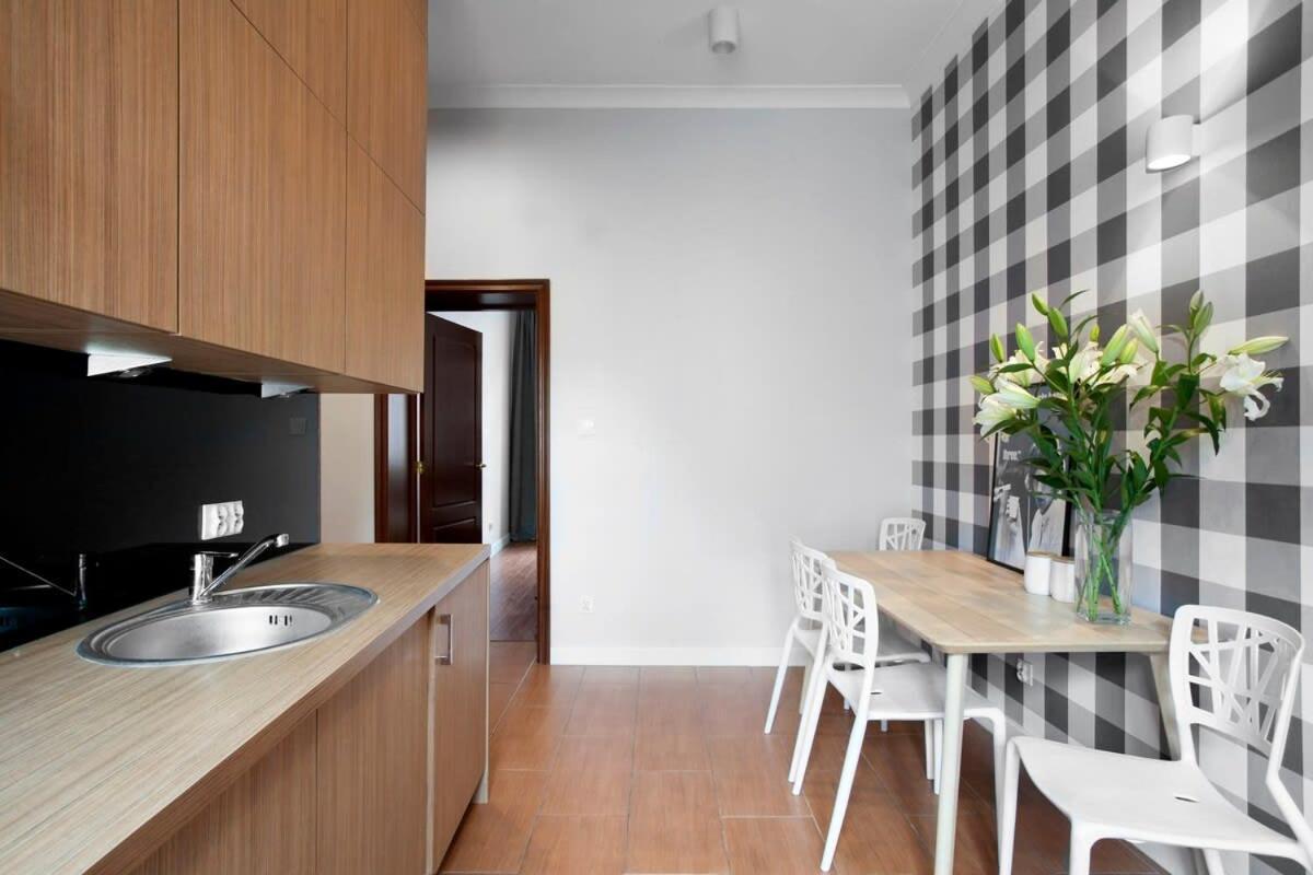 Elite Hard Rock Old Town Apartment