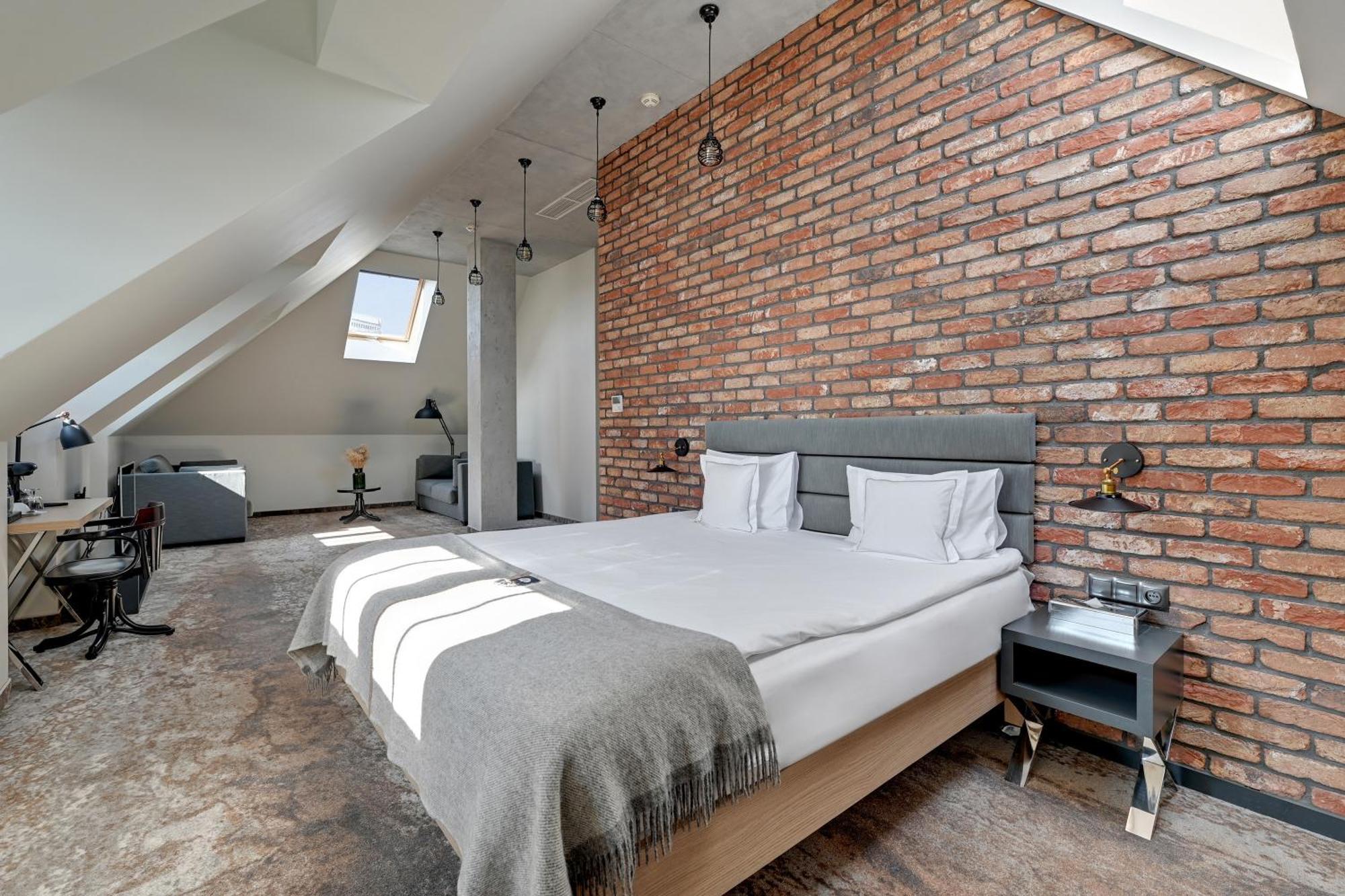 Almond Business & Spa 4*