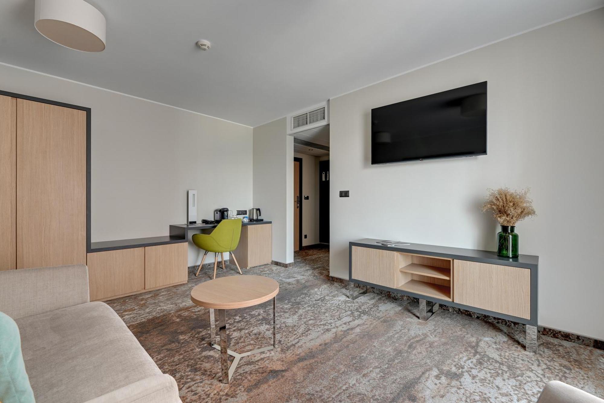 Almond Business & By Grano Khách sạn 4*