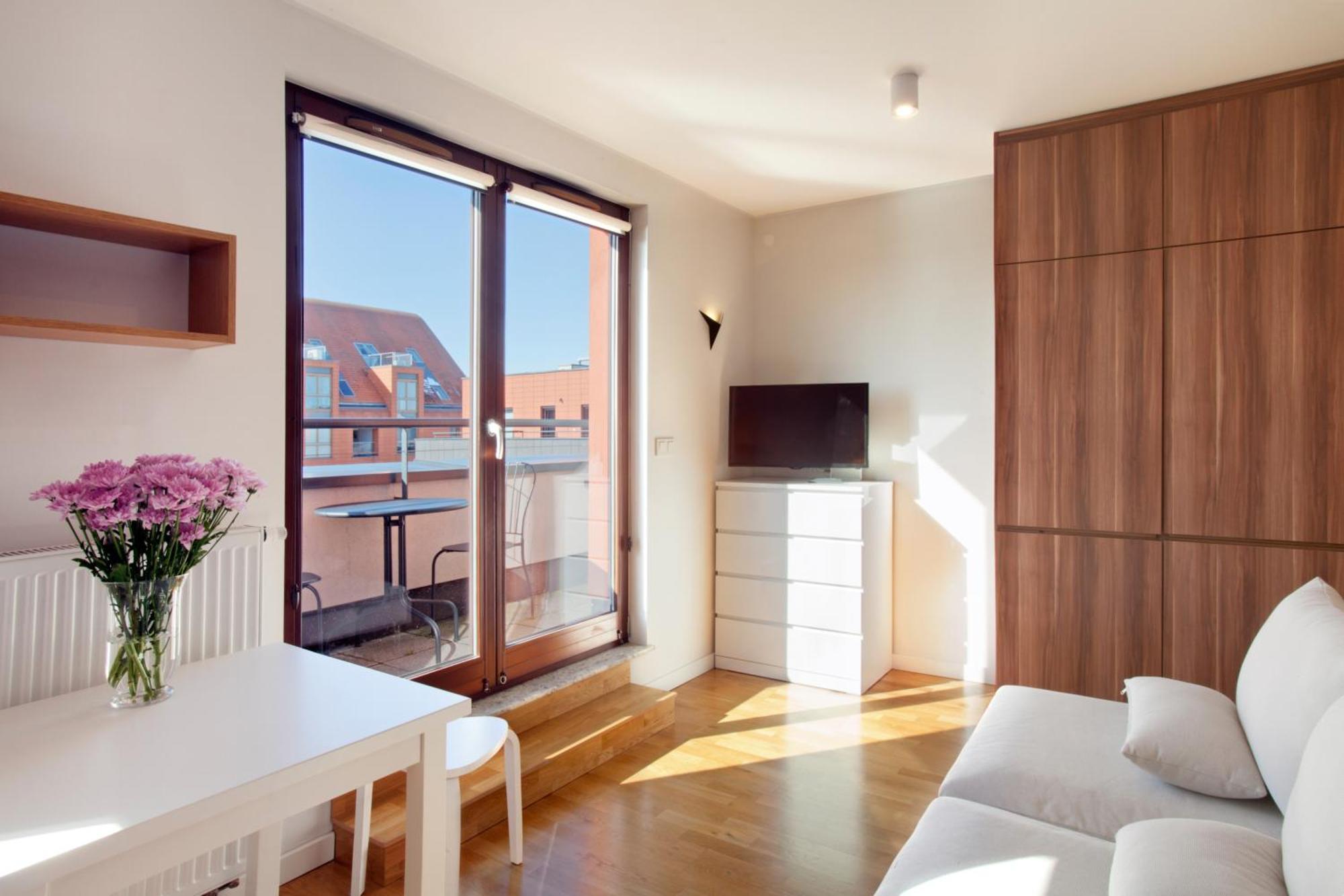 Marine With Balcony And Parking By Tyzenhauz *
